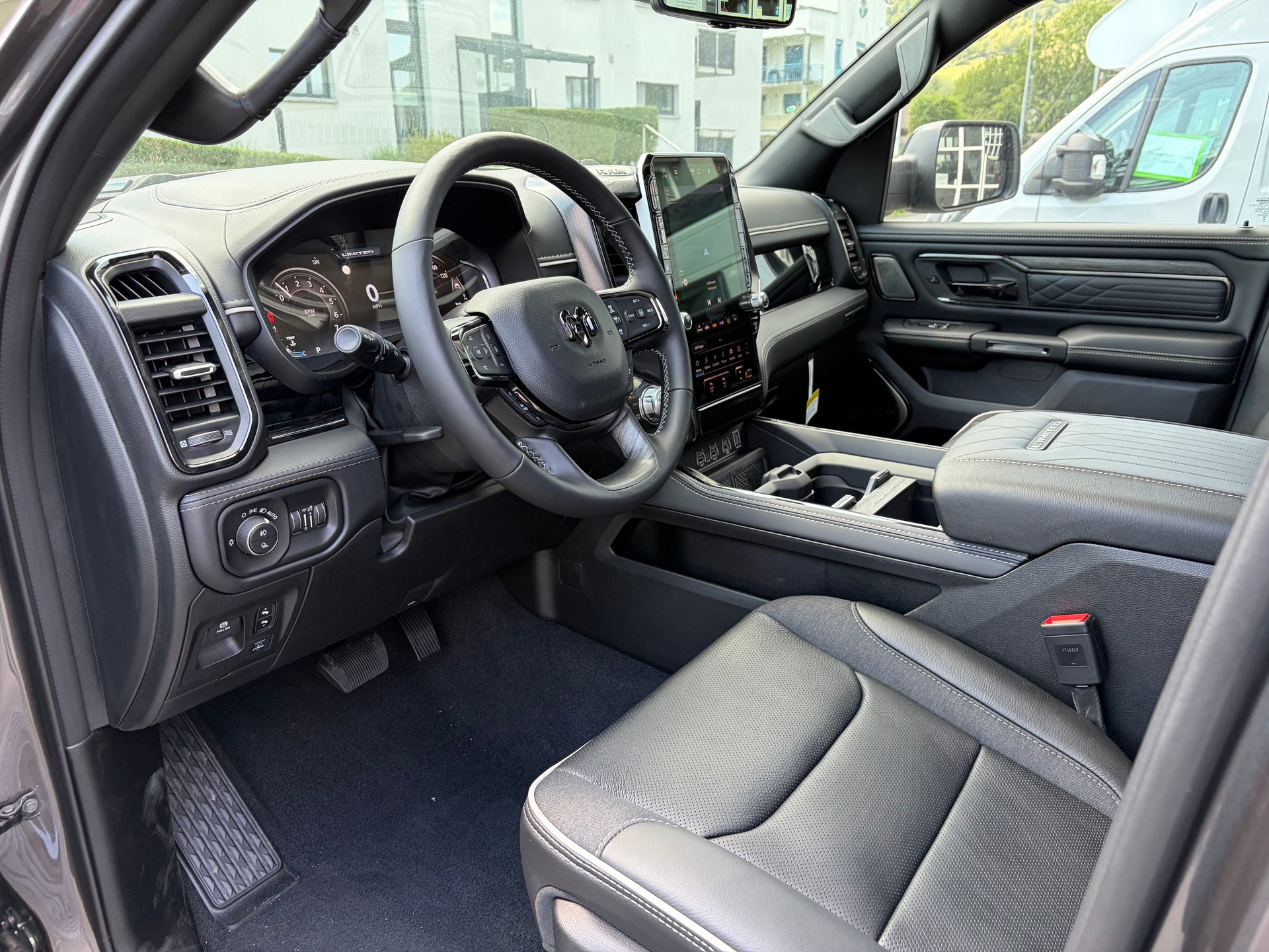 DODGE Ram 1500 Limited Crew Cab Night V8 4WD MY 26-image-7