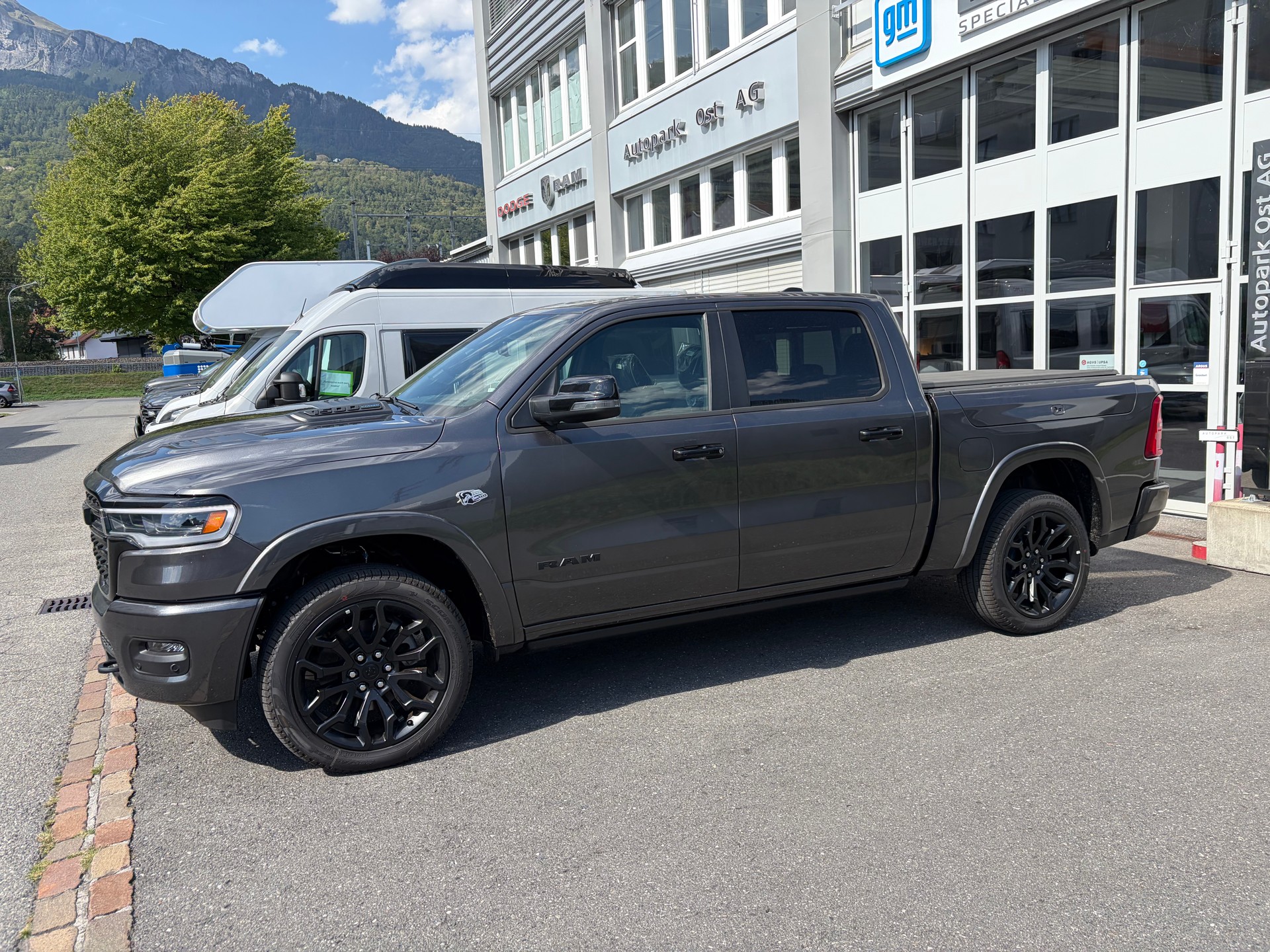 DODGE Ram 1500 Limited Crew Cab Night V8 4WD MY 26-image-1