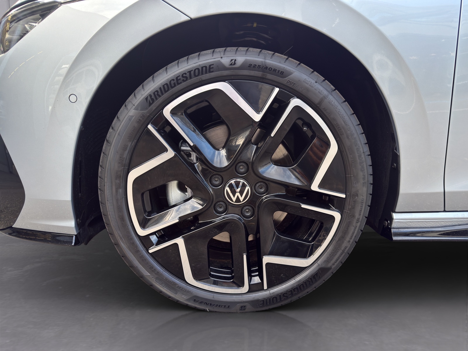 VW Golf Variant 2.0 TSI R-Line DSG 4 Motion-image-8