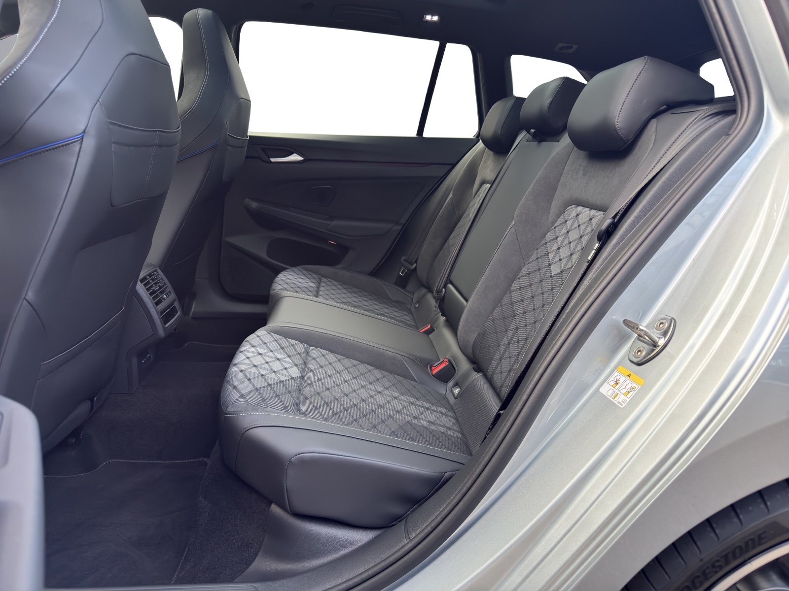 VW Golf Variant 2.0 TSI R-Line DSG 4 Motion-image-10