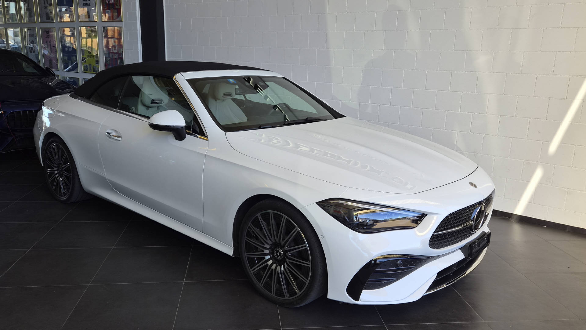 MERCEDES-BENZ CLE 450 AMG Line 4matic Cabriolet-showroom-element-1