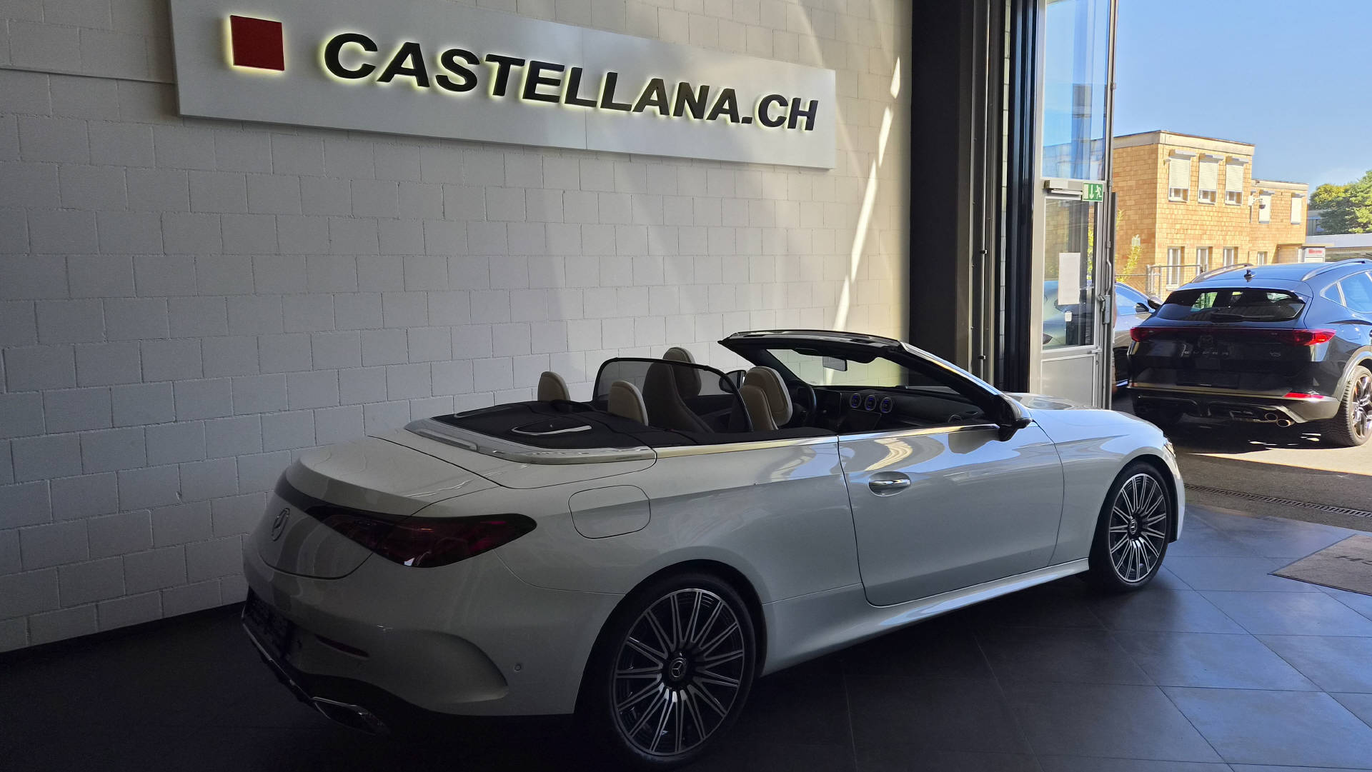 MERCEDES-BENZ CLE 450 AMG Line 4matic Cabriolet-image-5