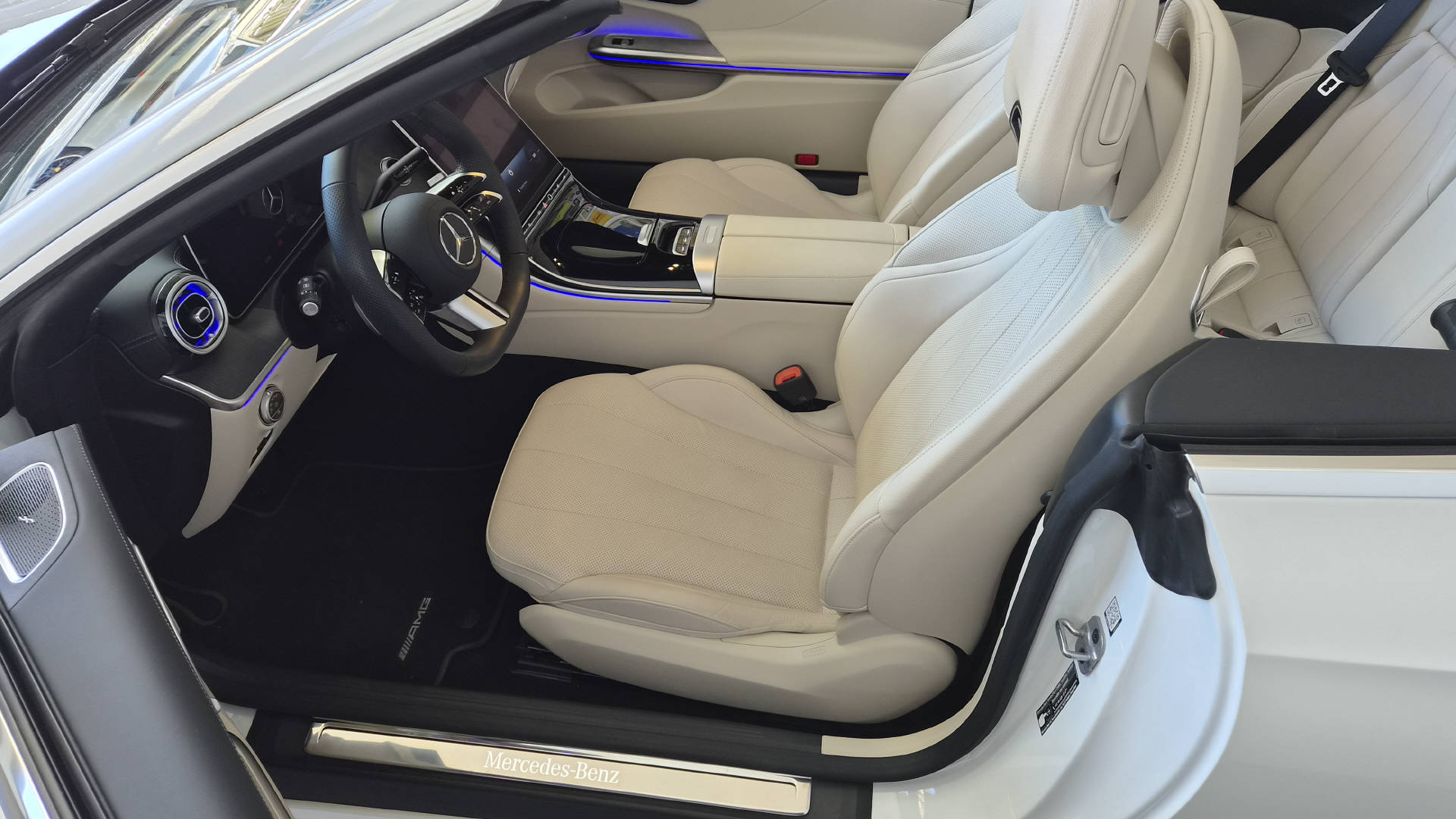 MERCEDES-BENZ CLE 450 AMG Line 4matic Cabriolet-image-9