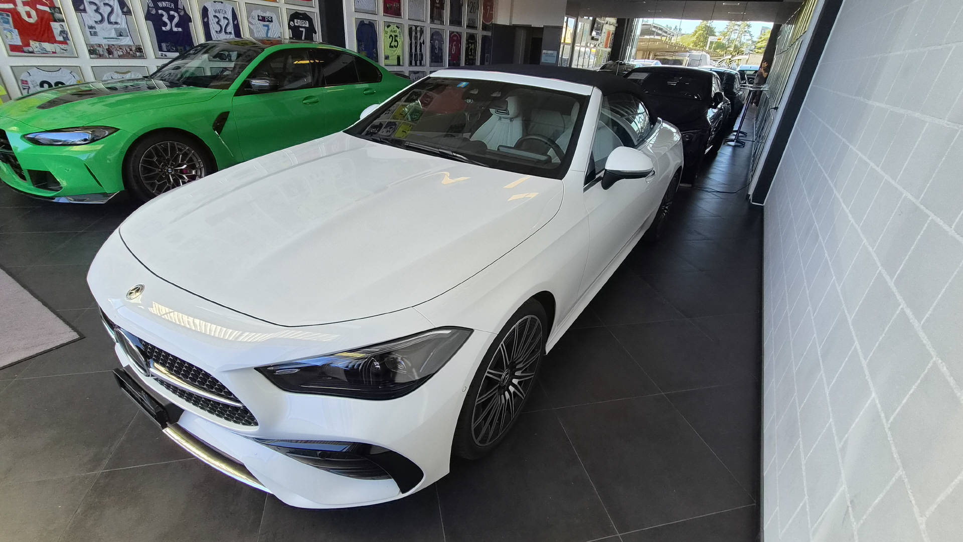 MERCEDES-BENZ CLE 450 AMG Line 4matic Cabriolet-image-4