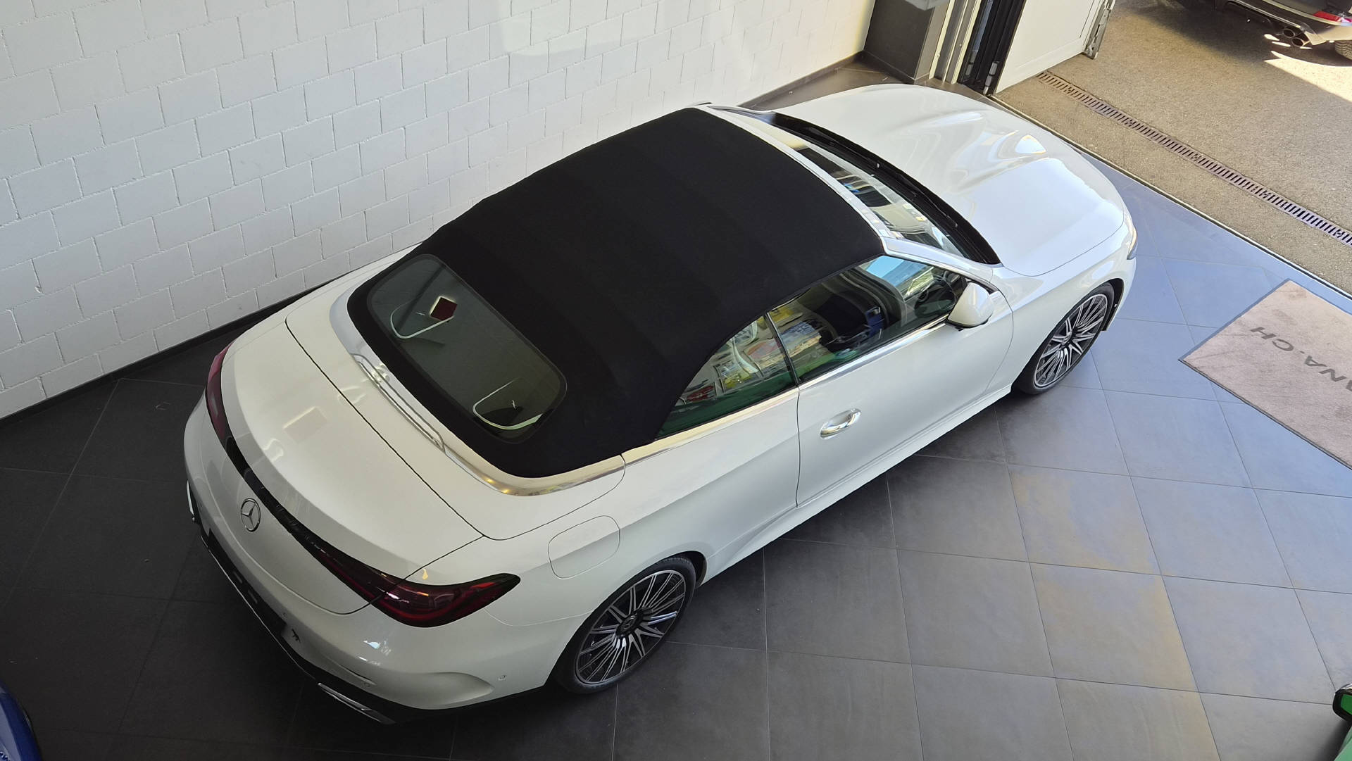MERCEDES-BENZ CLE 450 AMG Line 4matic Cabriolet-image-7