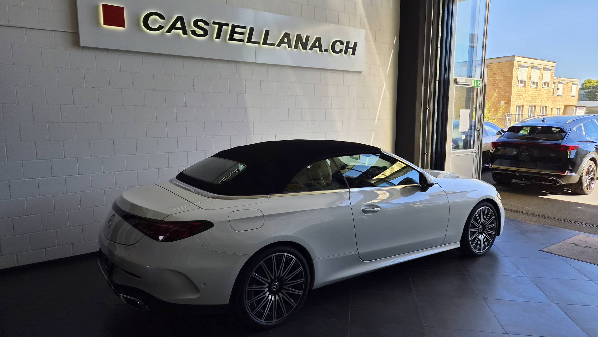 MERCEDES-BENZ CLE 450 AMG Line 4matic Cabriolet-image-6