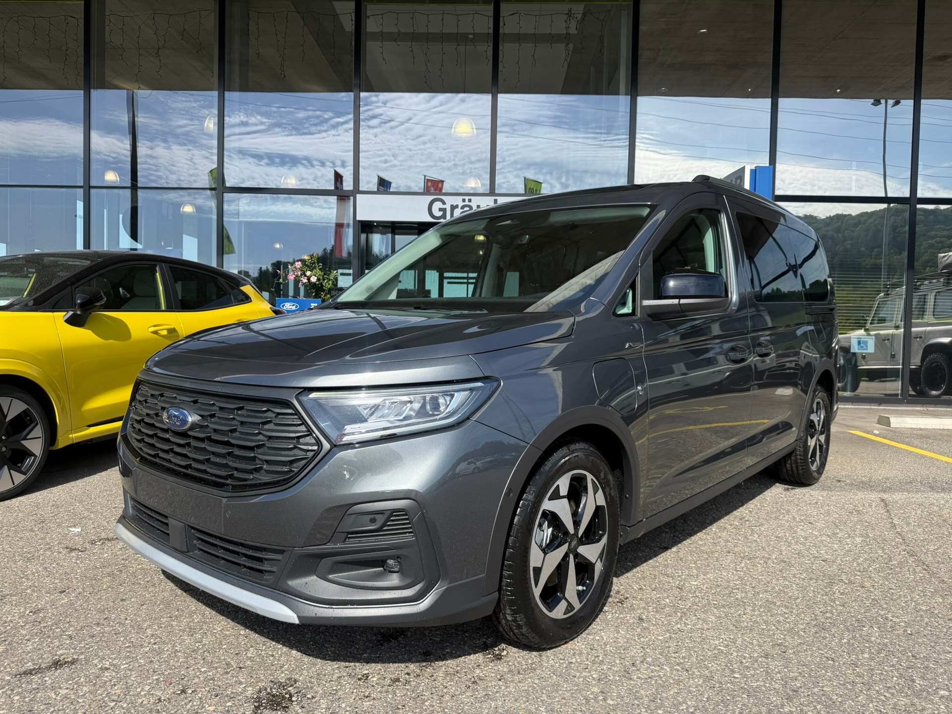 FORD Grand Tourneo Connect 1.5 PHEV Active Automat - 5 PLÄTZER-image-0