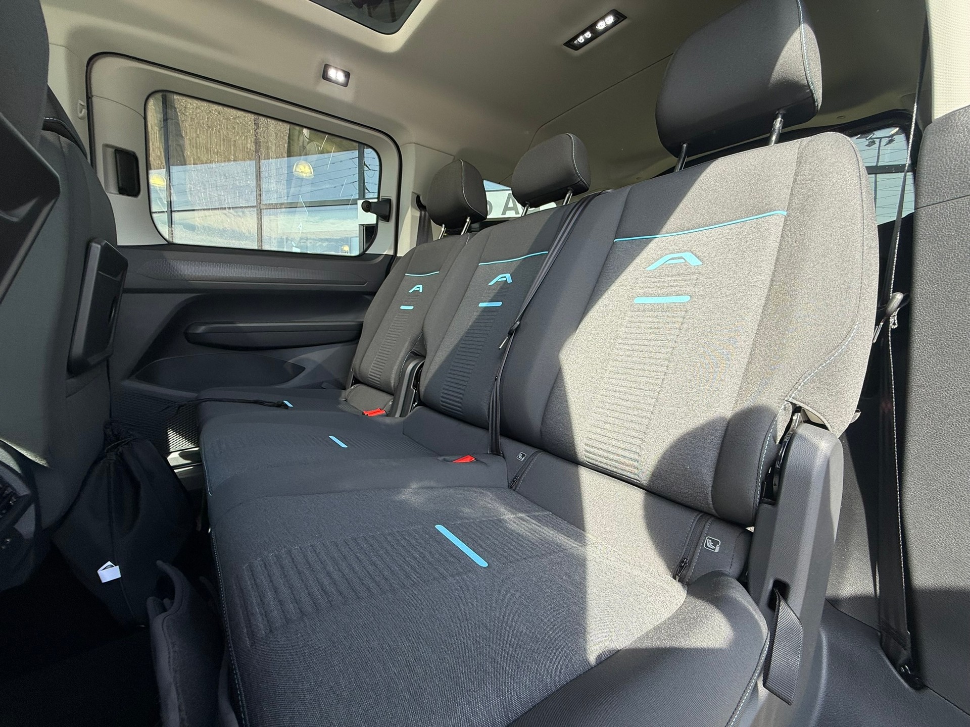 FORD Grand Tourneo Connect 1.5 PHEV Active Automat - 5 PLÄTZER-image-6