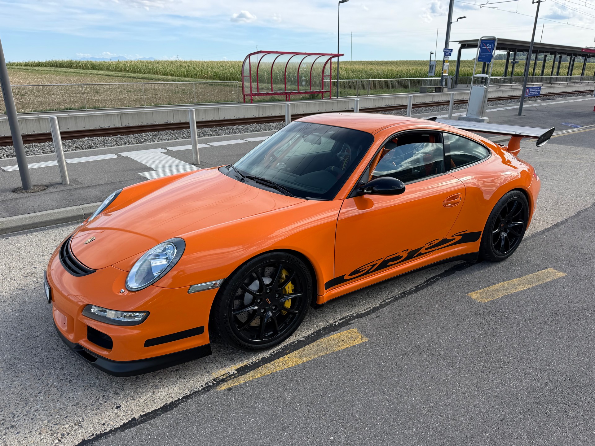 PORSCHE 911 GT3 RS-image-1