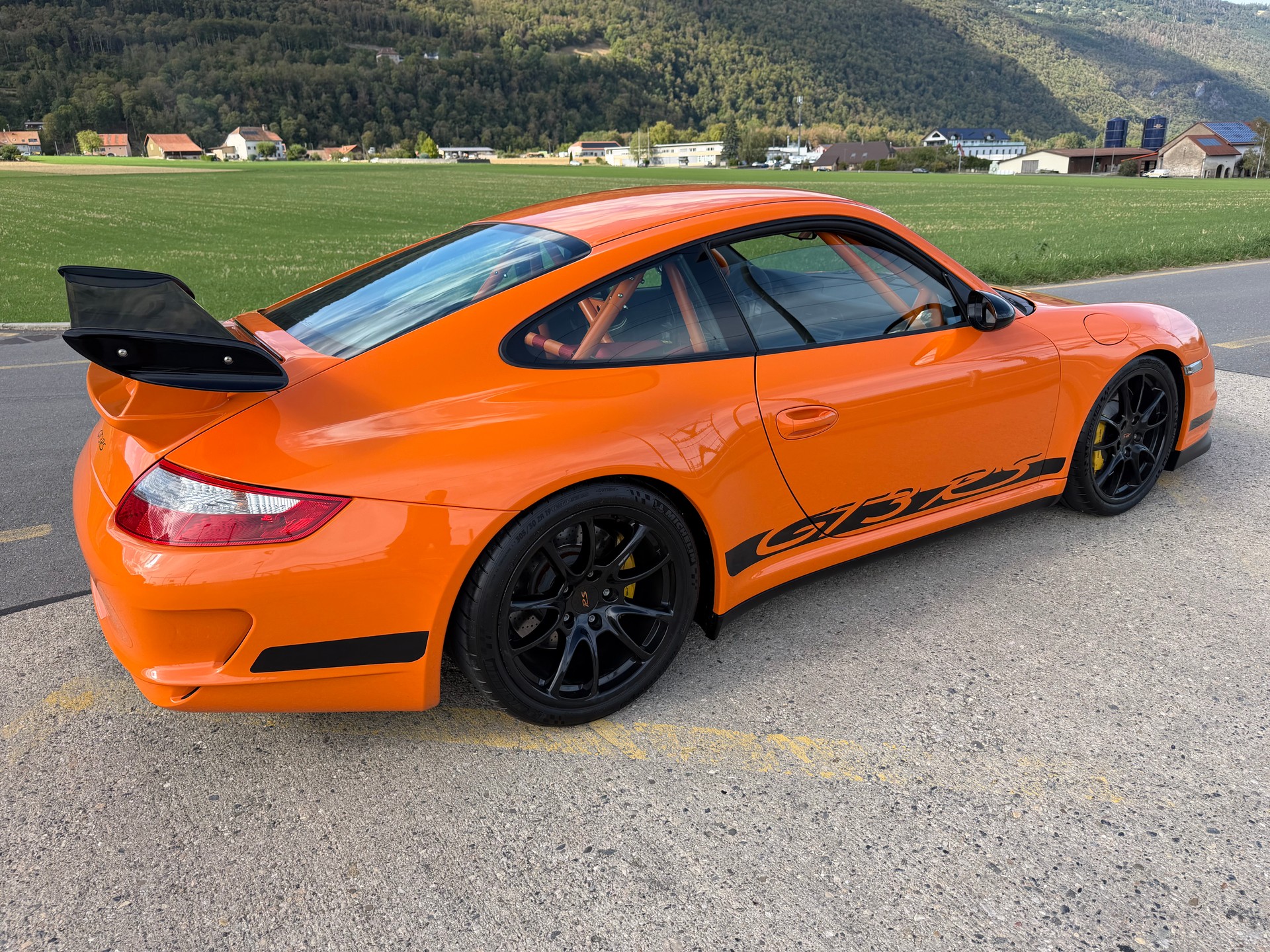 PORSCHE 911 GT3 RS-image-3