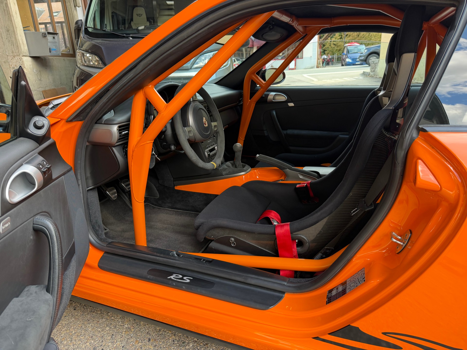 PORSCHE 911 GT3 RS-image-9