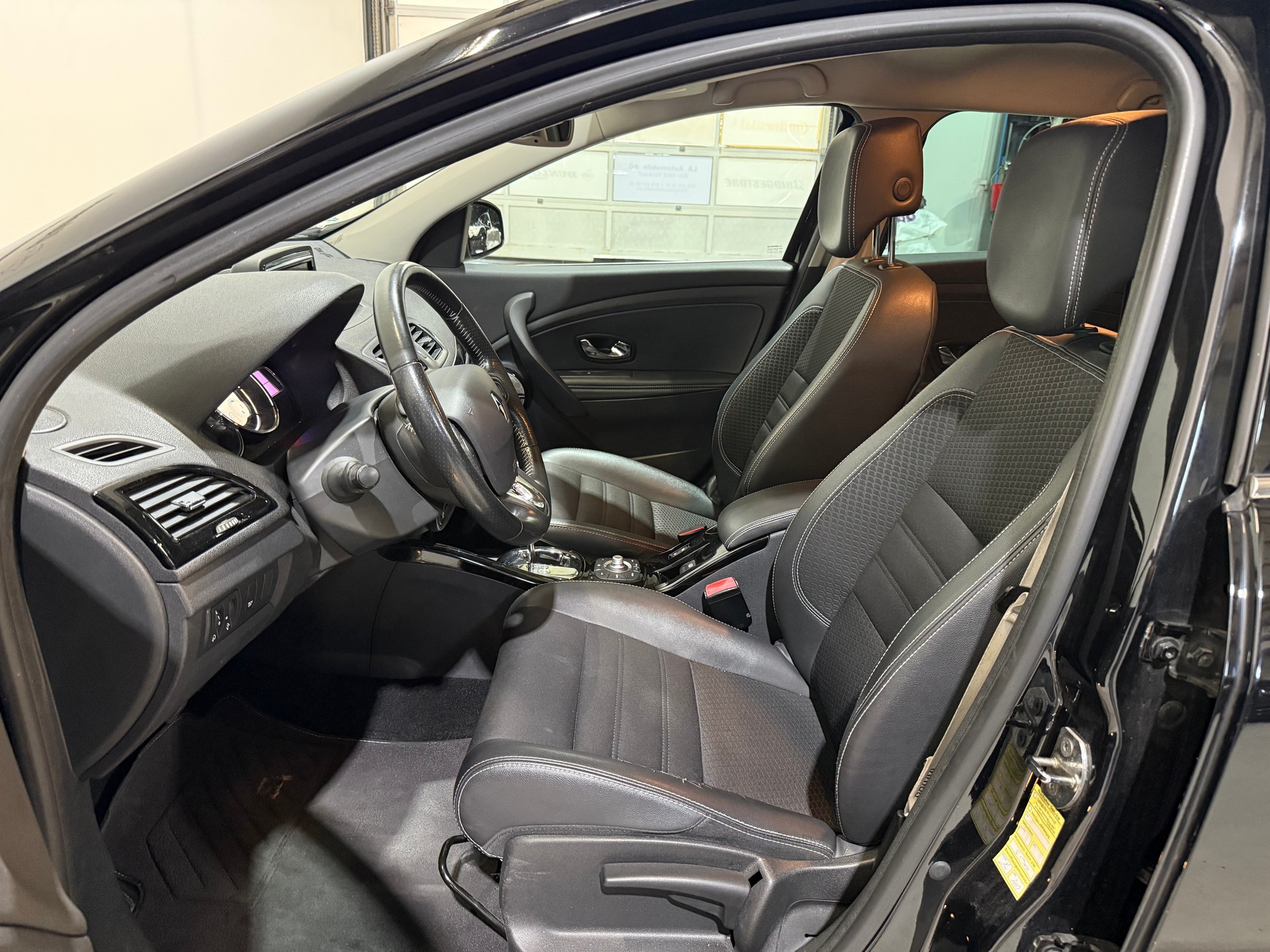 RENAULT Mégane Grandtour 1.5 dCi Bose EDC-image-12