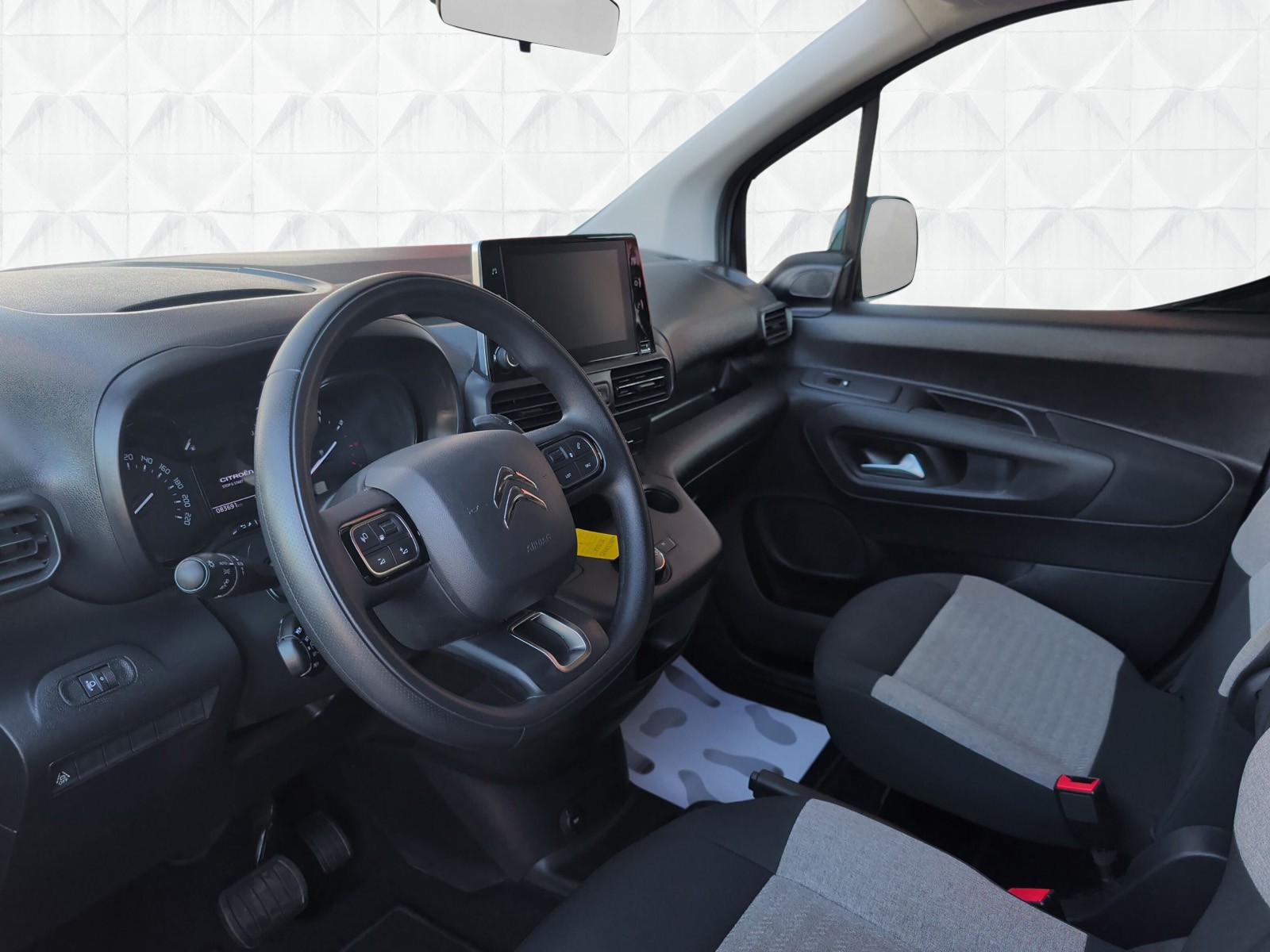CITROEN Berlingo 1.5 BlueHDi Swiss Edition EAT8-image-8