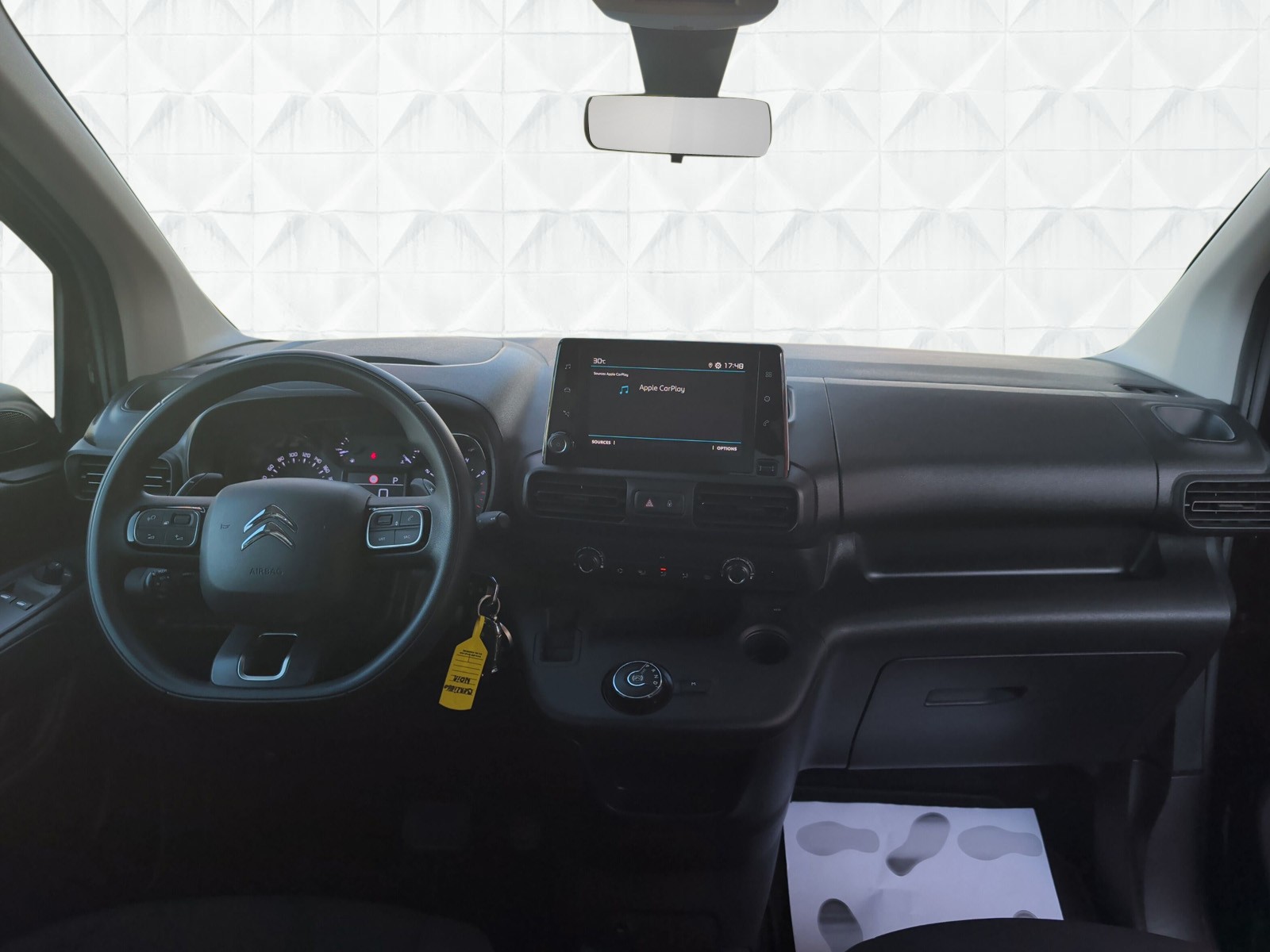 CITROEN Berlingo 1.5 BlueHDi Swiss Edition EAT8-image-9
