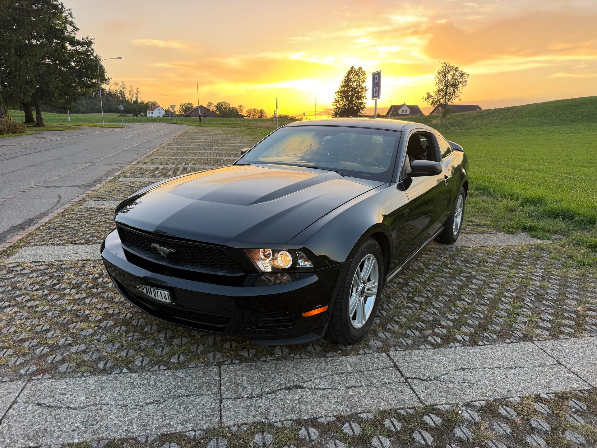 FORD MUSTANG