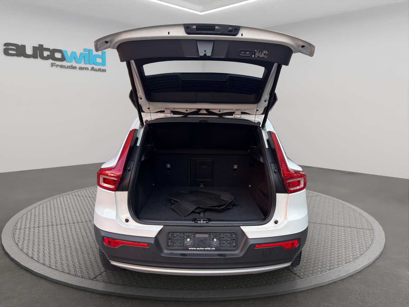 VOLVO XC40 T3 XCITE Geartronic-image-6