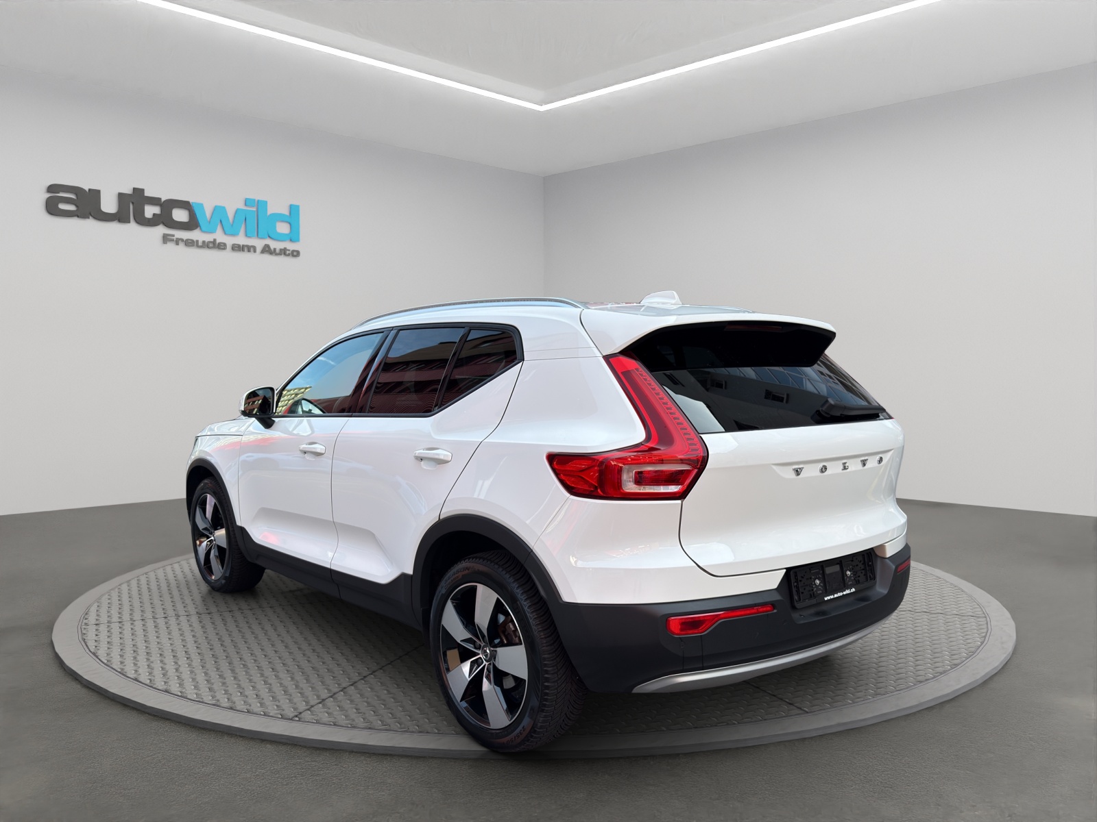 VOLVO XC40 T3 XCITE Geartronic-image-1
