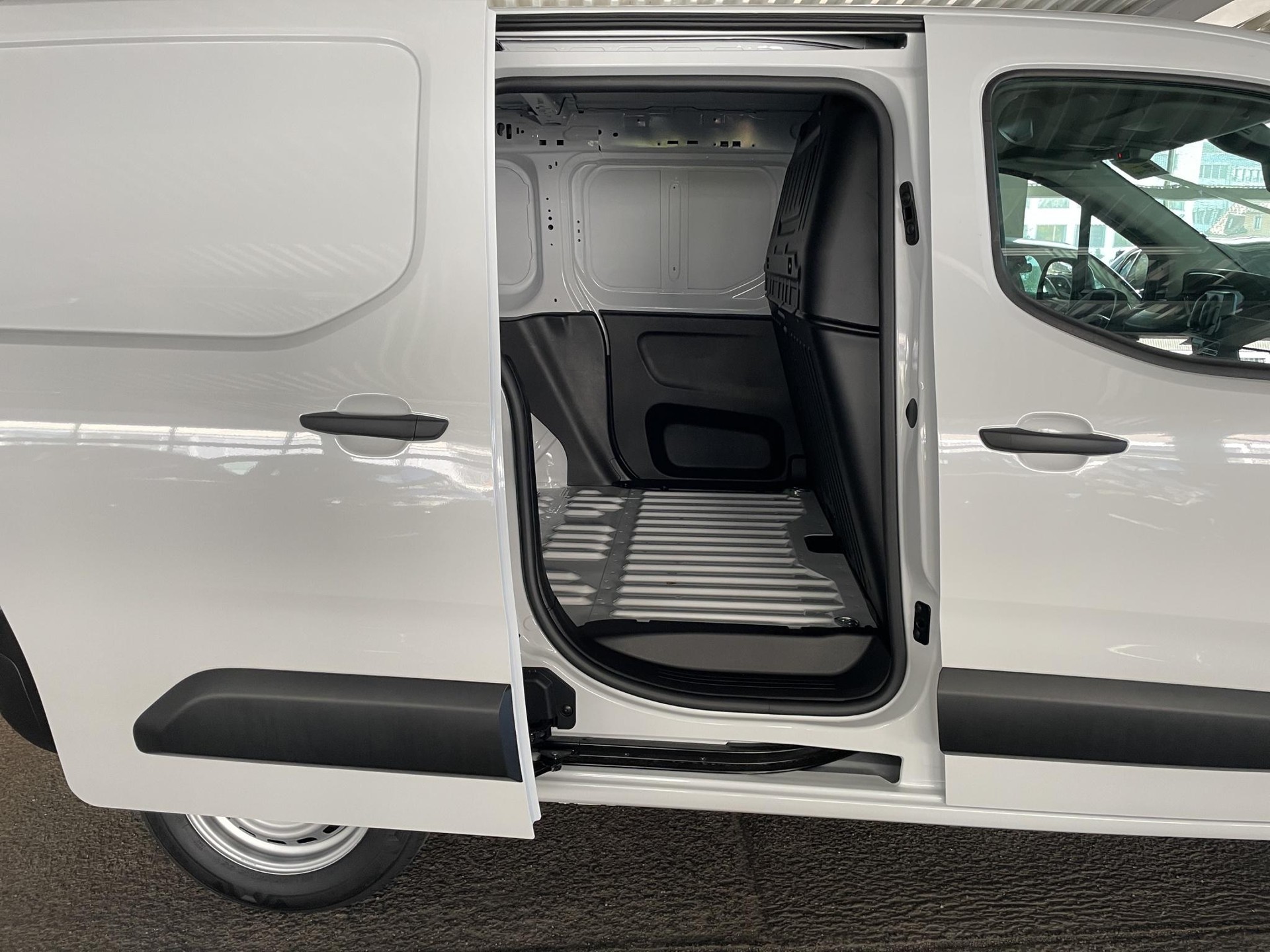 PEUGEOT Partner Kaw. 650 Standard 1.5 BlueHDI 100 S/S-image-10