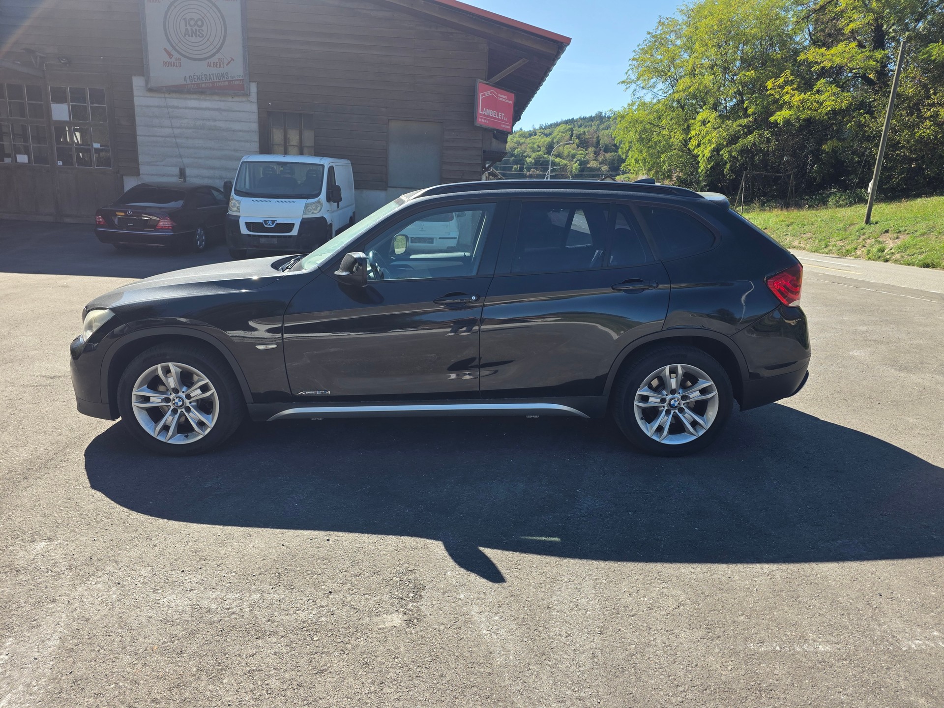 BMW X1 xDrive 25i Steptronic-image-5
