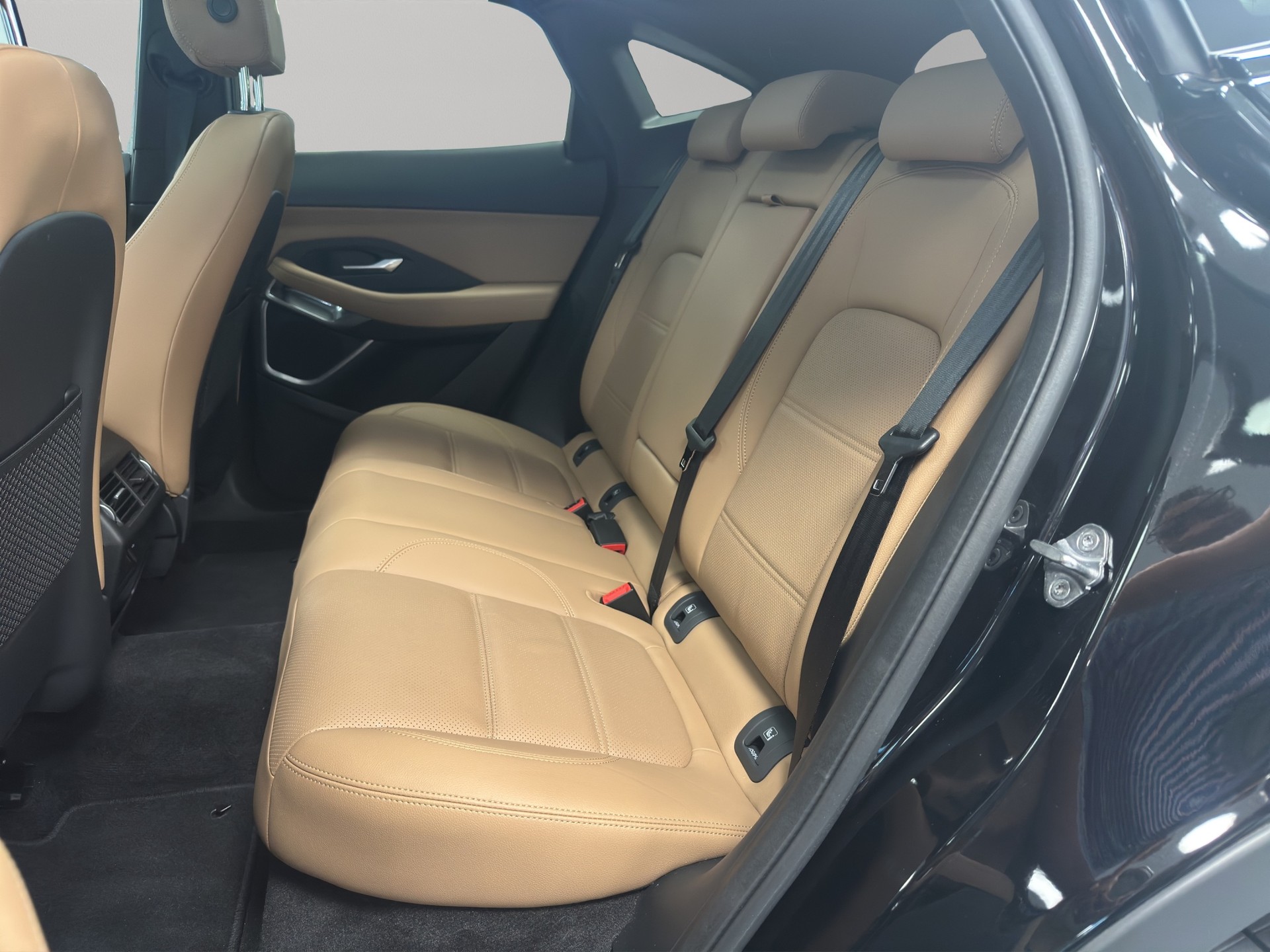 JAGUAR E-Pace 2.0 D I4 165 S AWD-image-9