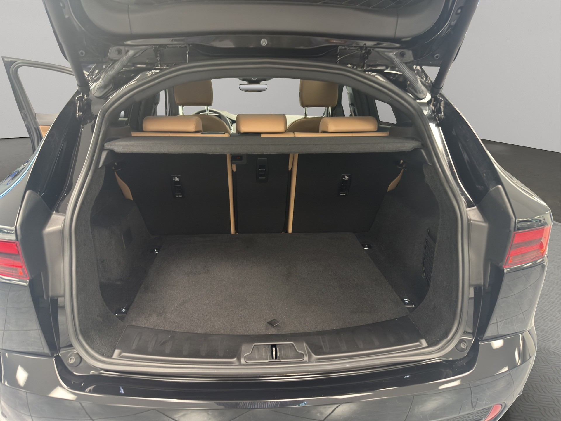 JAGUAR E-Pace 2.0 D I4 165 S AWD-image-11