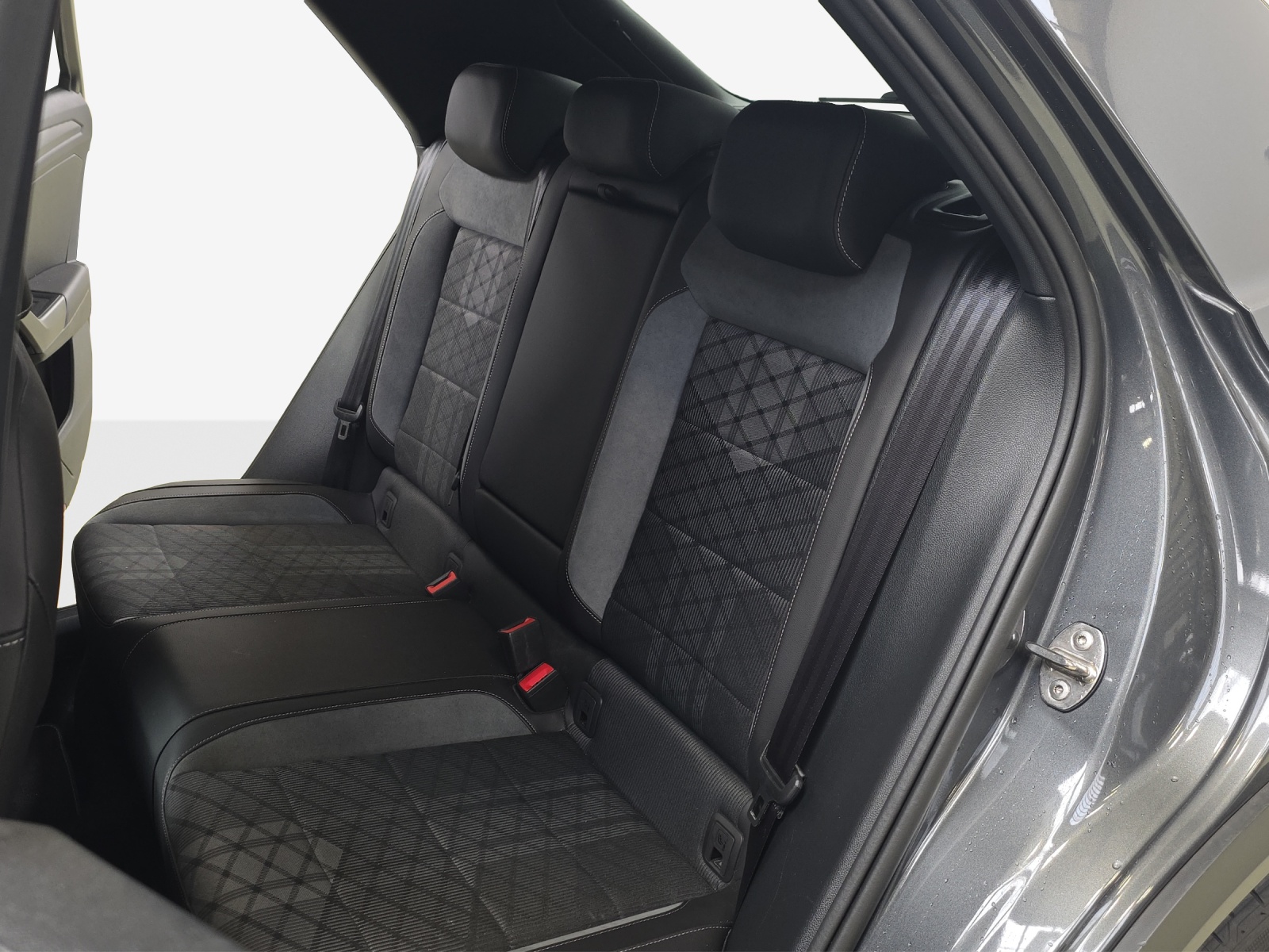 VW T-Roc 2.0 TSI R-Line DSG 4Motion-image-11