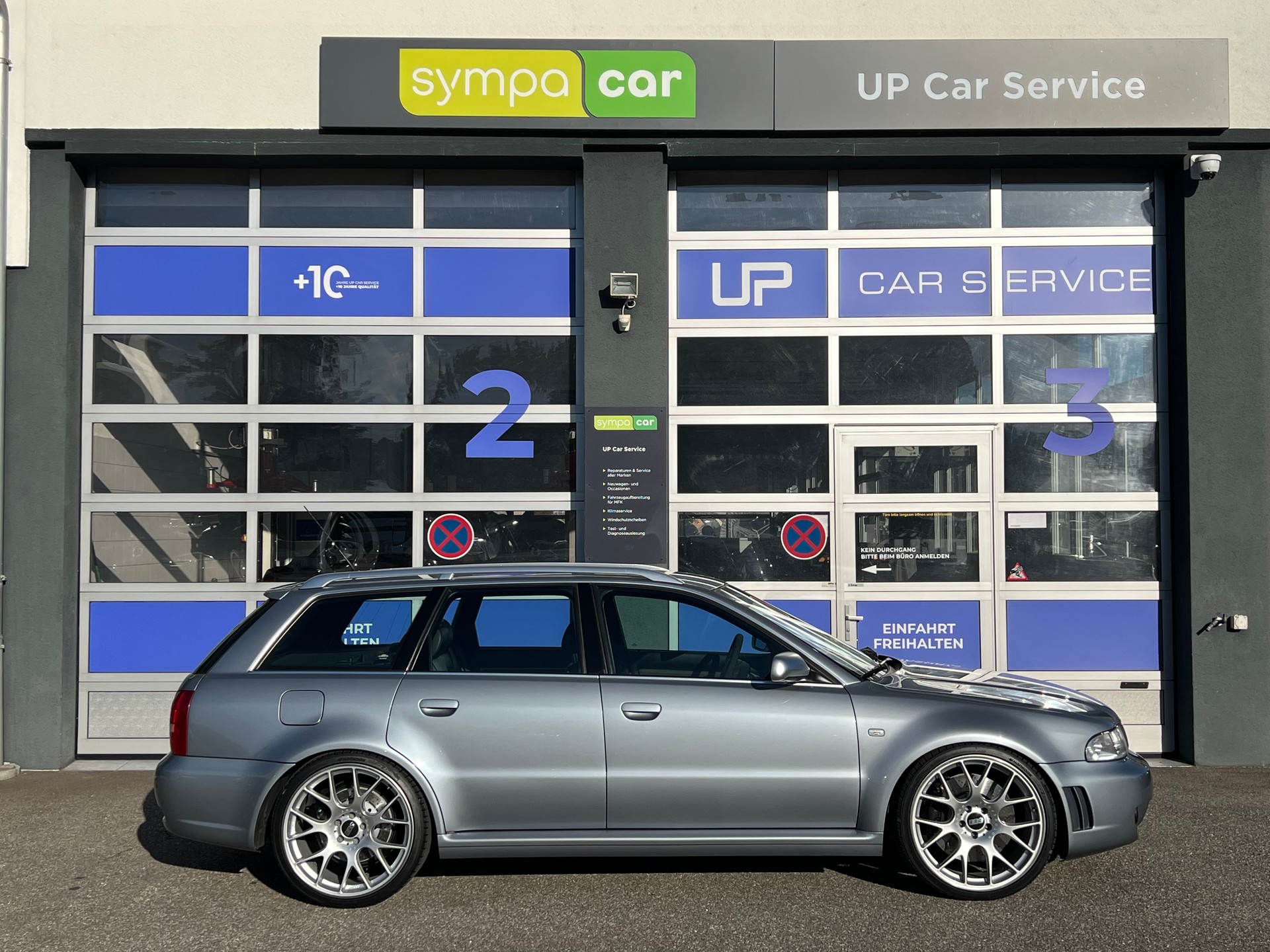 AUDI RS4 Avant 2.7 V6 Biturbo quattro-image-3