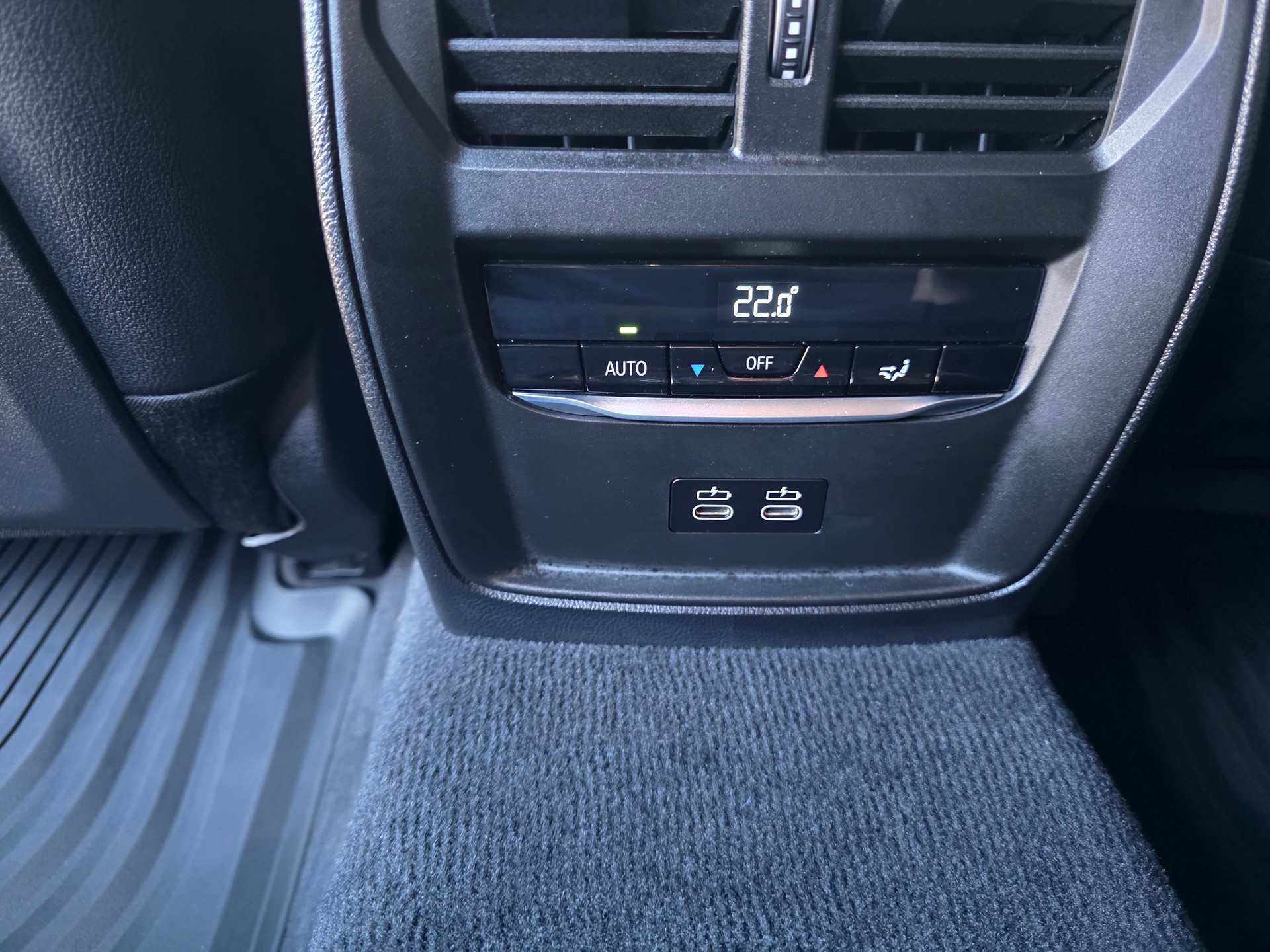 BMW 330e x DriveTouring Steptronic M Sport Pro-image-15