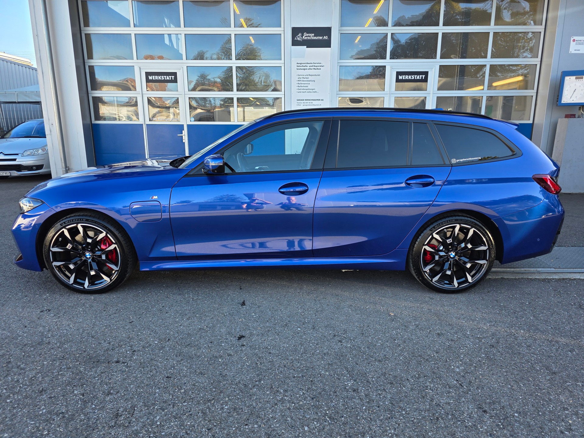 BMW 330e x DriveTouring Steptronic M Sport Pro-image-1