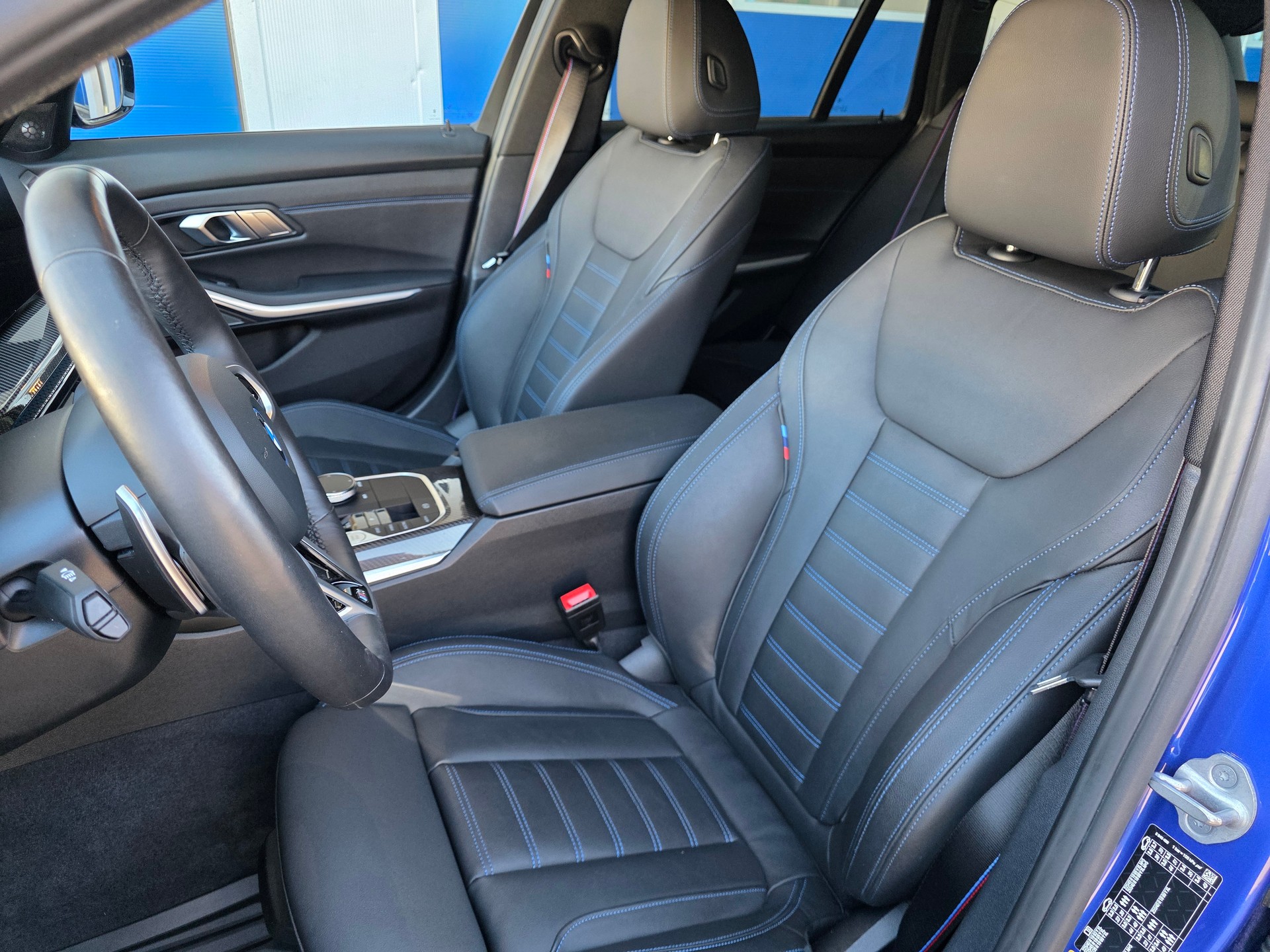 BMW 330e x DriveTouring Steptronic M Sport Pro-image-10