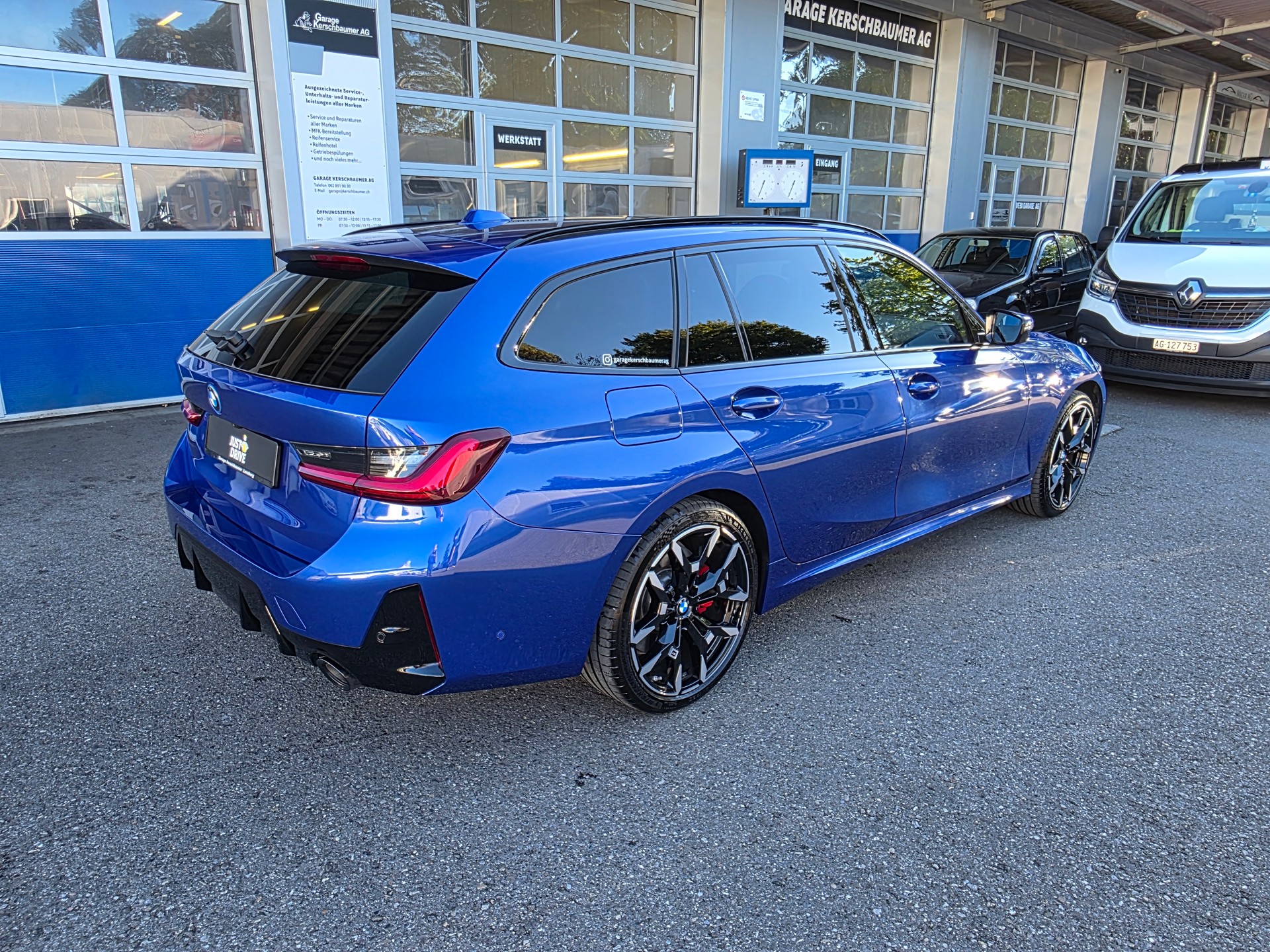 BMW 330e x DriveTouring Steptronic M Sport Pro-image-5
