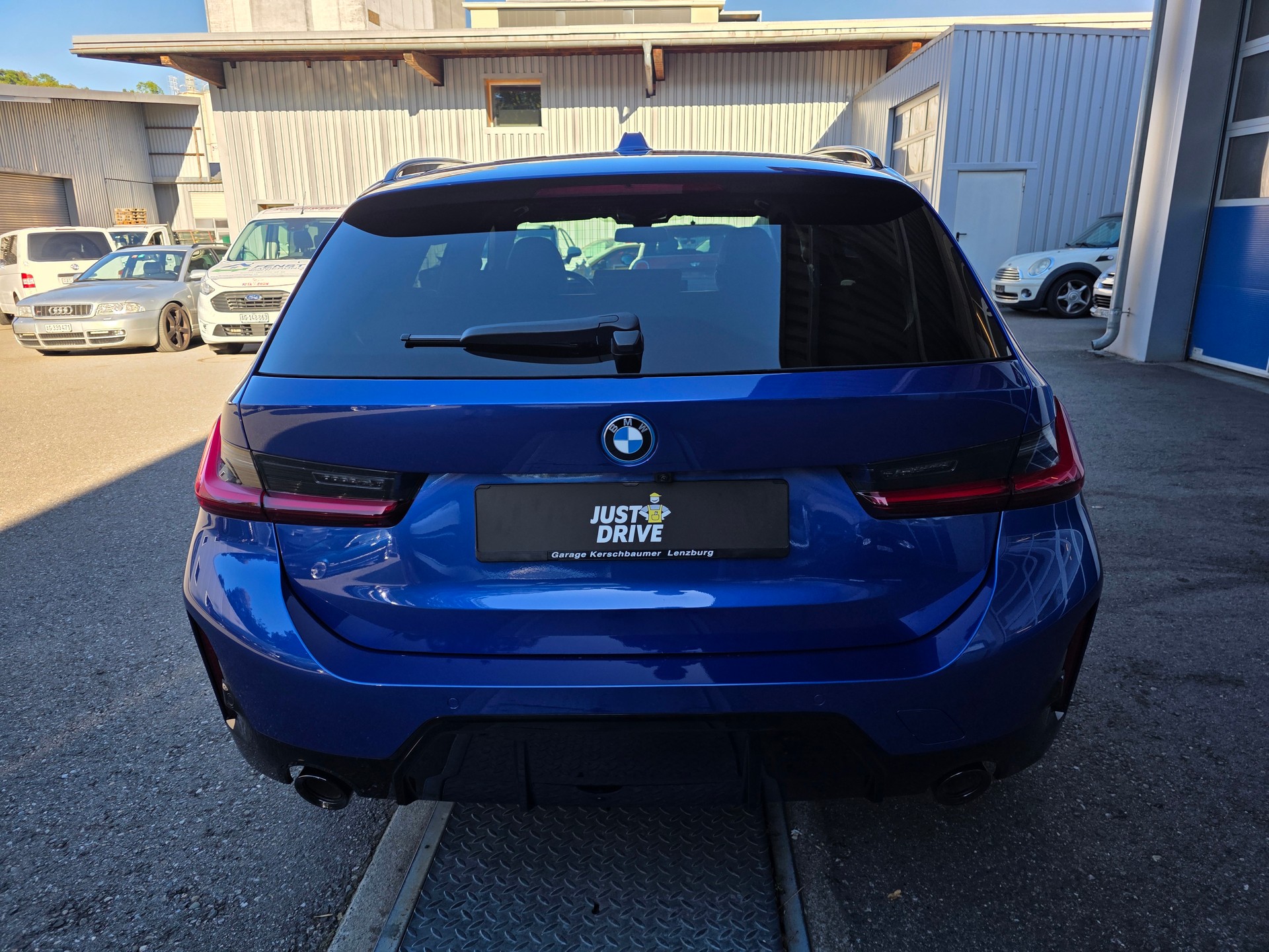 BMW 330e x DriveTouring Steptronic M Sport Pro-image-7