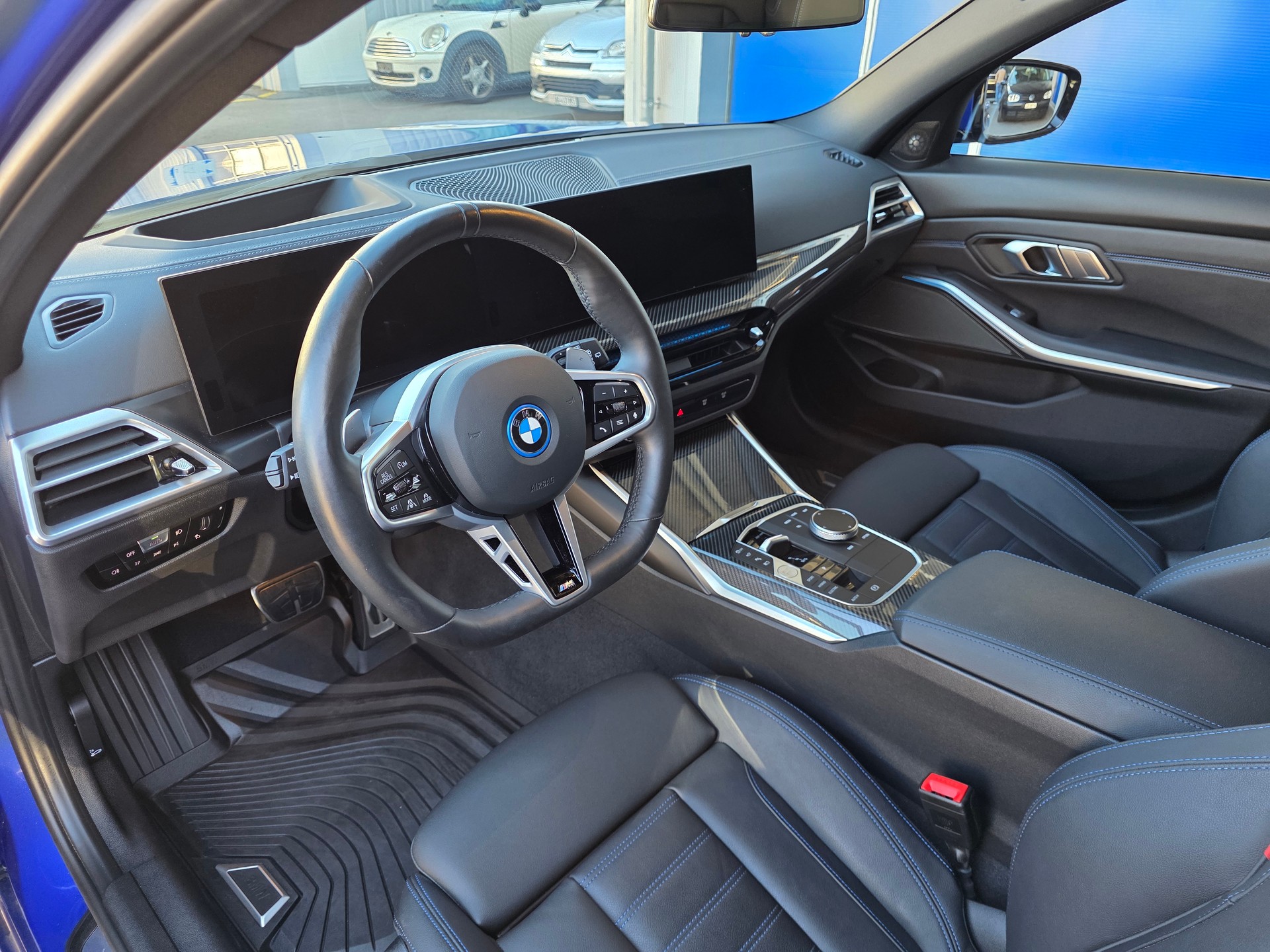 BMW 330e x DriveTouring Steptronic M Sport Pro-image-9