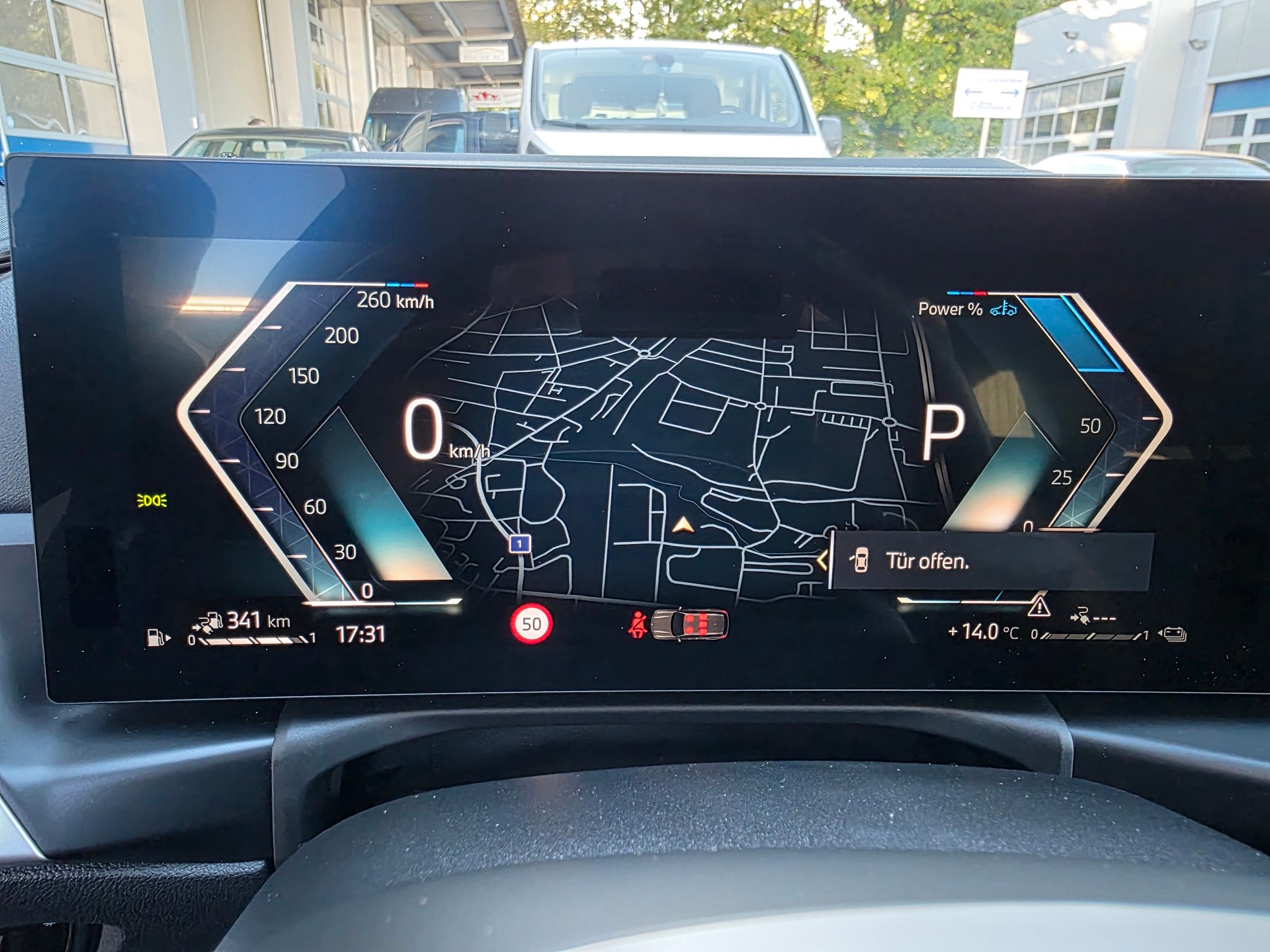 BMW 330e x DriveTouring Steptronic M Sport Pro-image-11