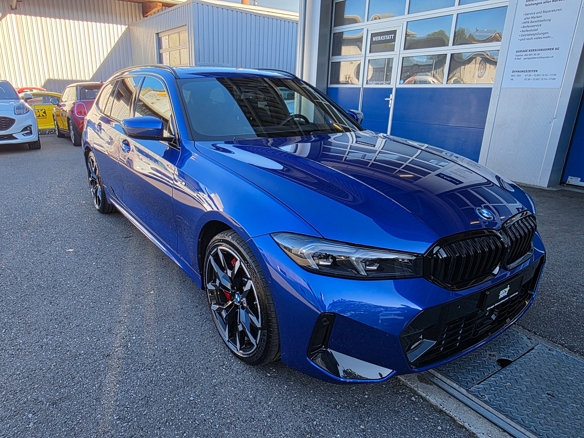 BMW 330e x DriveTouring Steptronic M Sport Pro-image-3