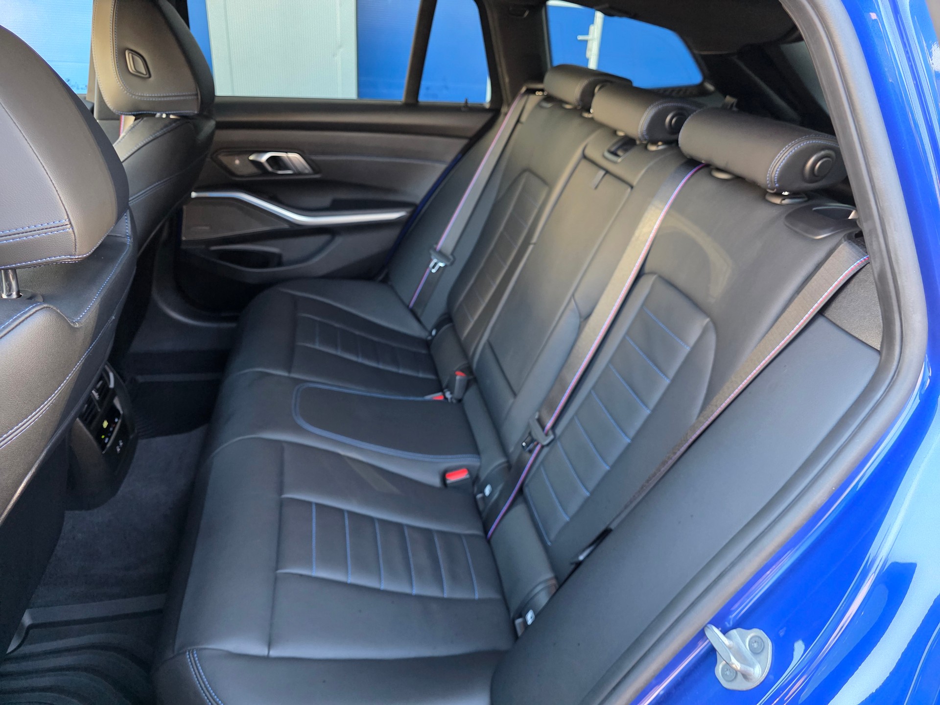 BMW 330e x DriveTouring Steptronic M Sport Pro-image-14