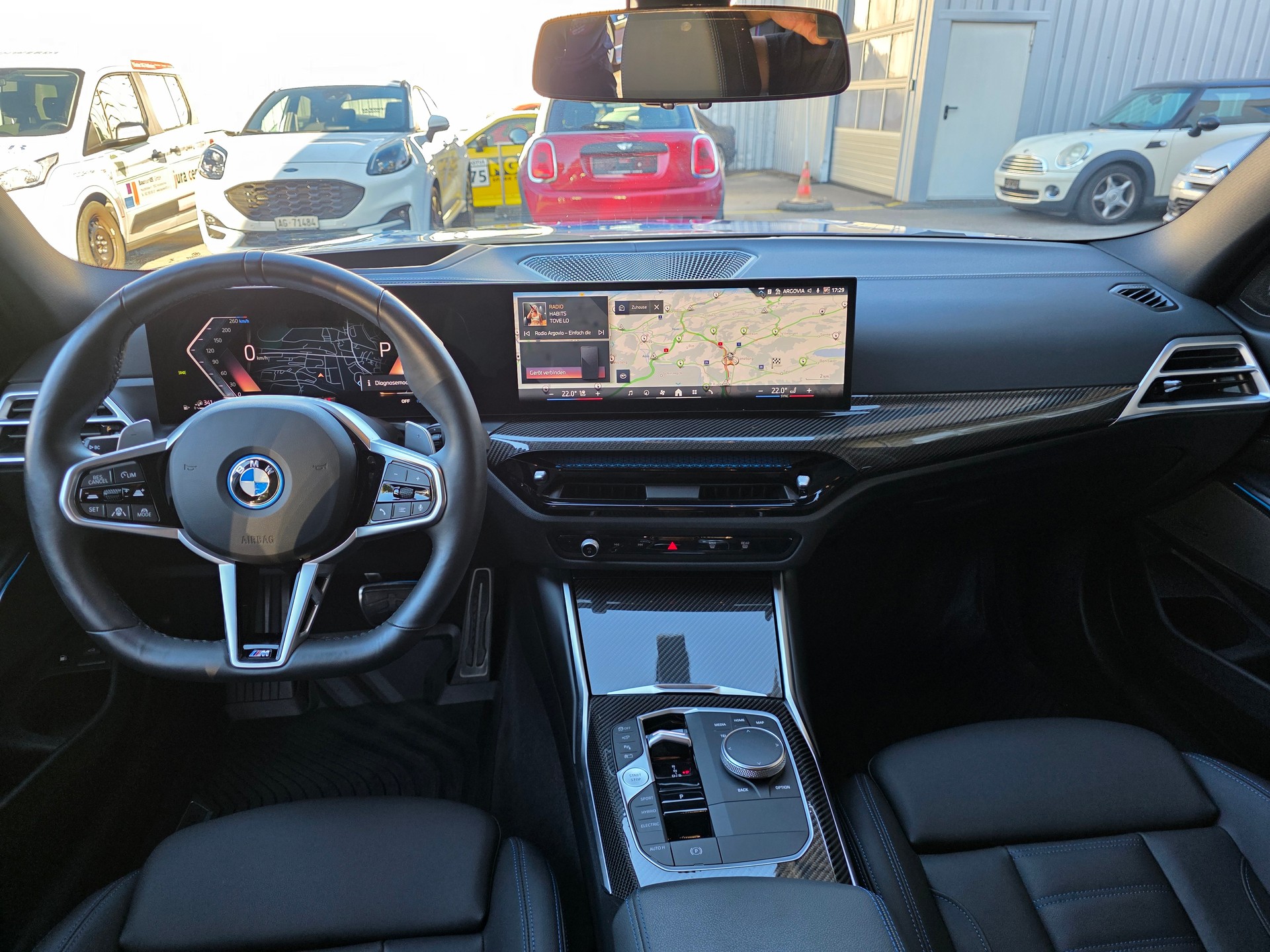 BMW 330e x DriveTouring Steptronic M Sport Pro-image-8