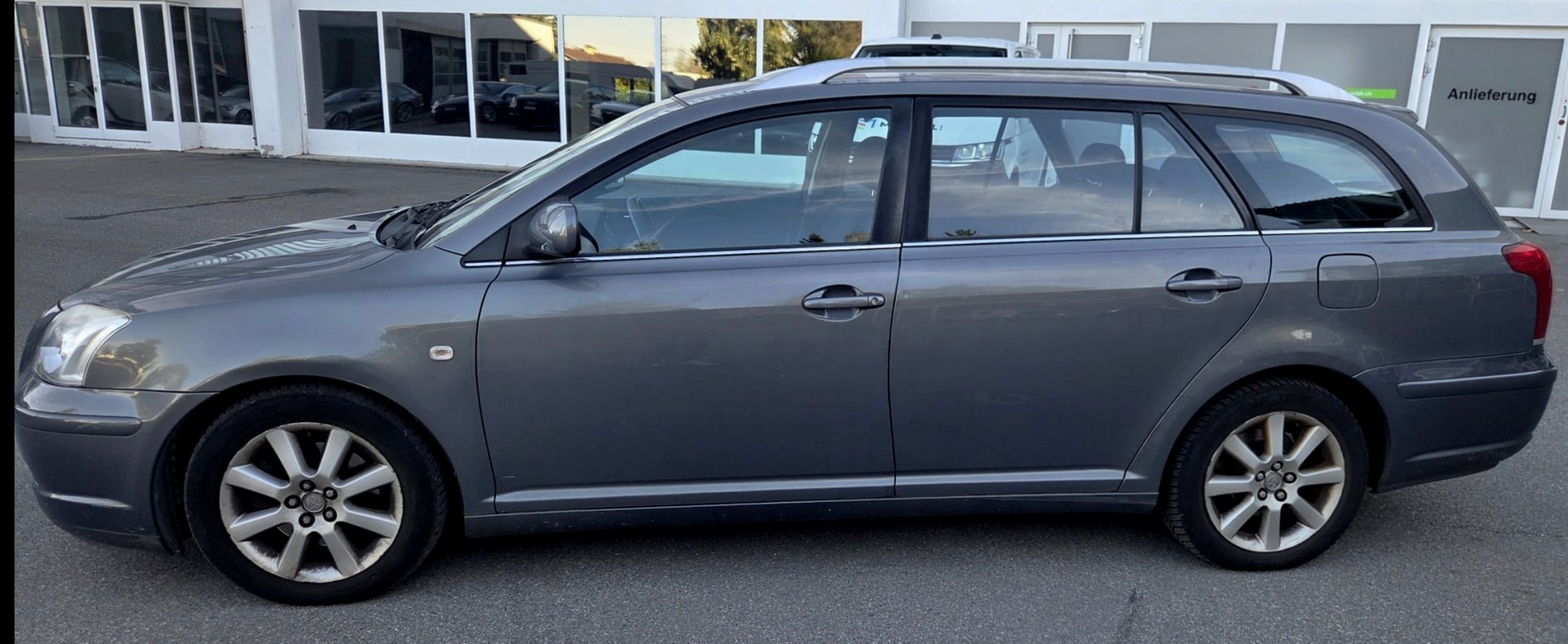 TOYOTA Avensis 2.0 D4 VVT-i Linea Sol Sportswagon-image-5