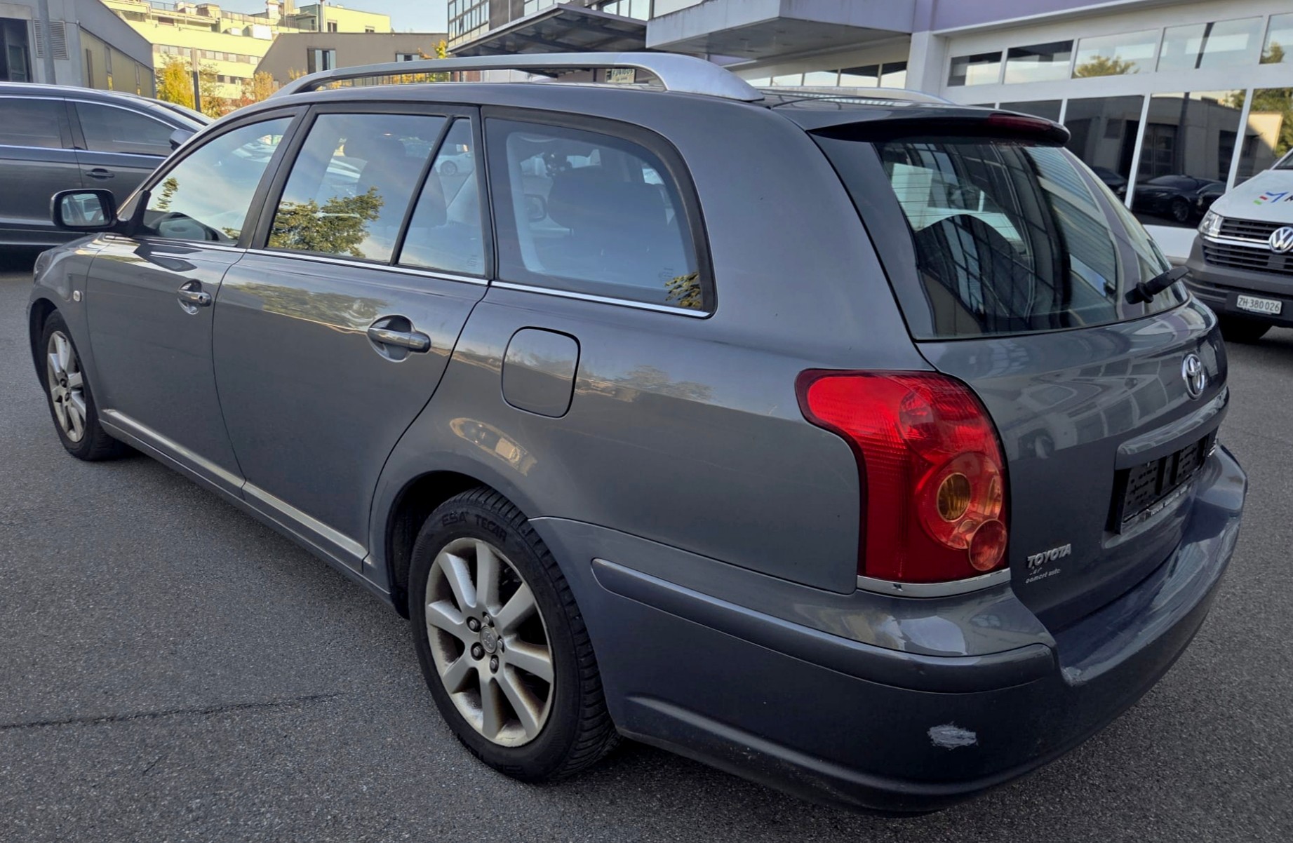 TOYOTA Avensis 2.0 D4 VVT-i Linea Sol Sportswagon-image-3