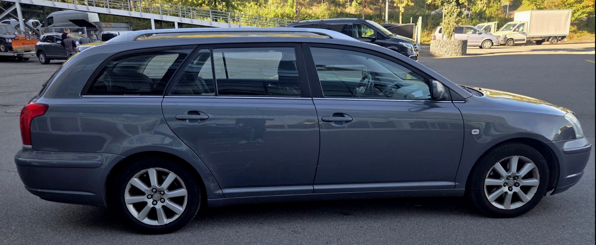 TOYOTA Avensis 2.0 D4 VVT-i Linea Sol Sportswagon-image-6