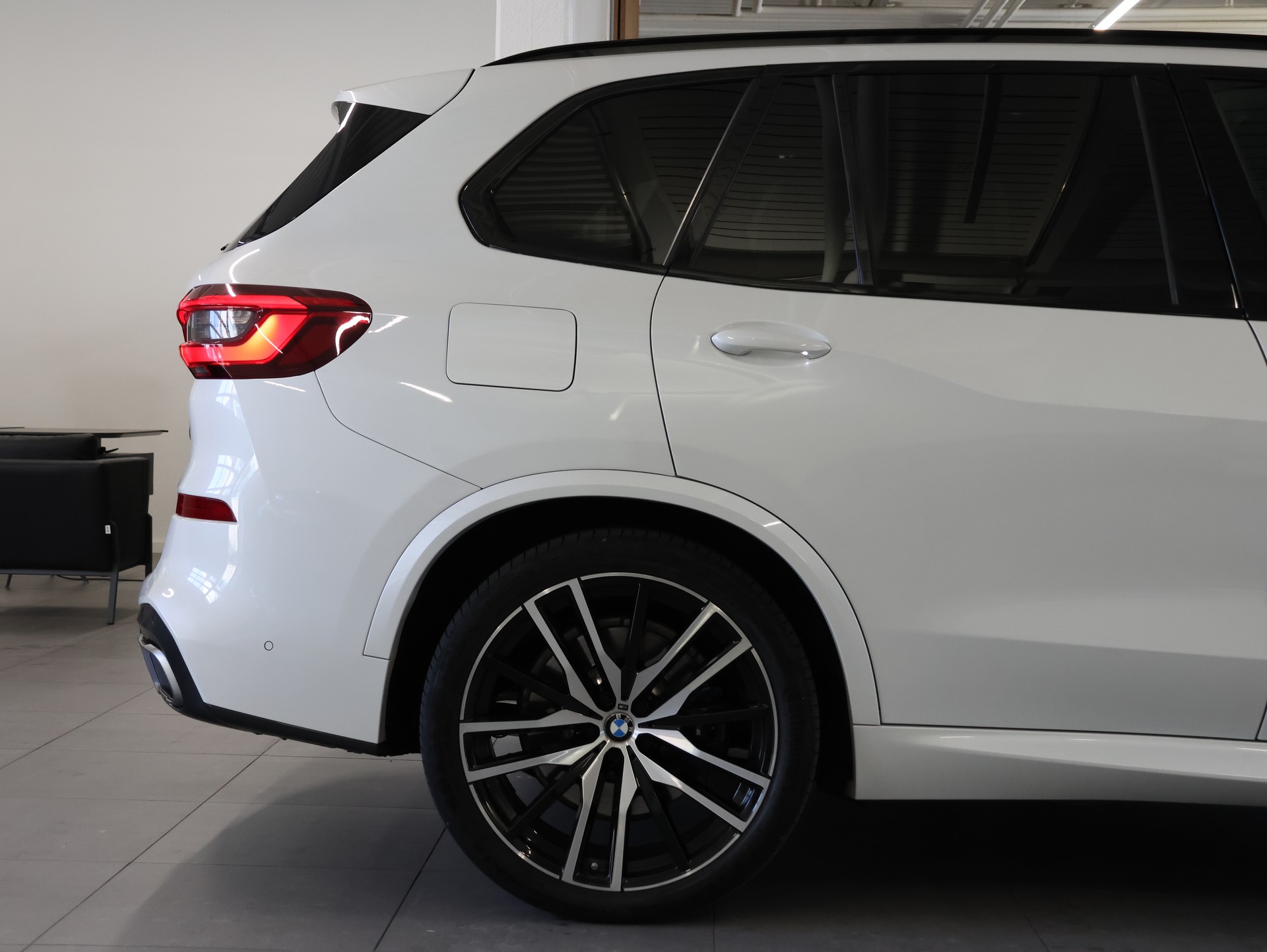 BMW X5 xDrive M50d Steptronic *STANDHEIZUNG*LASERLICHT*-image-9