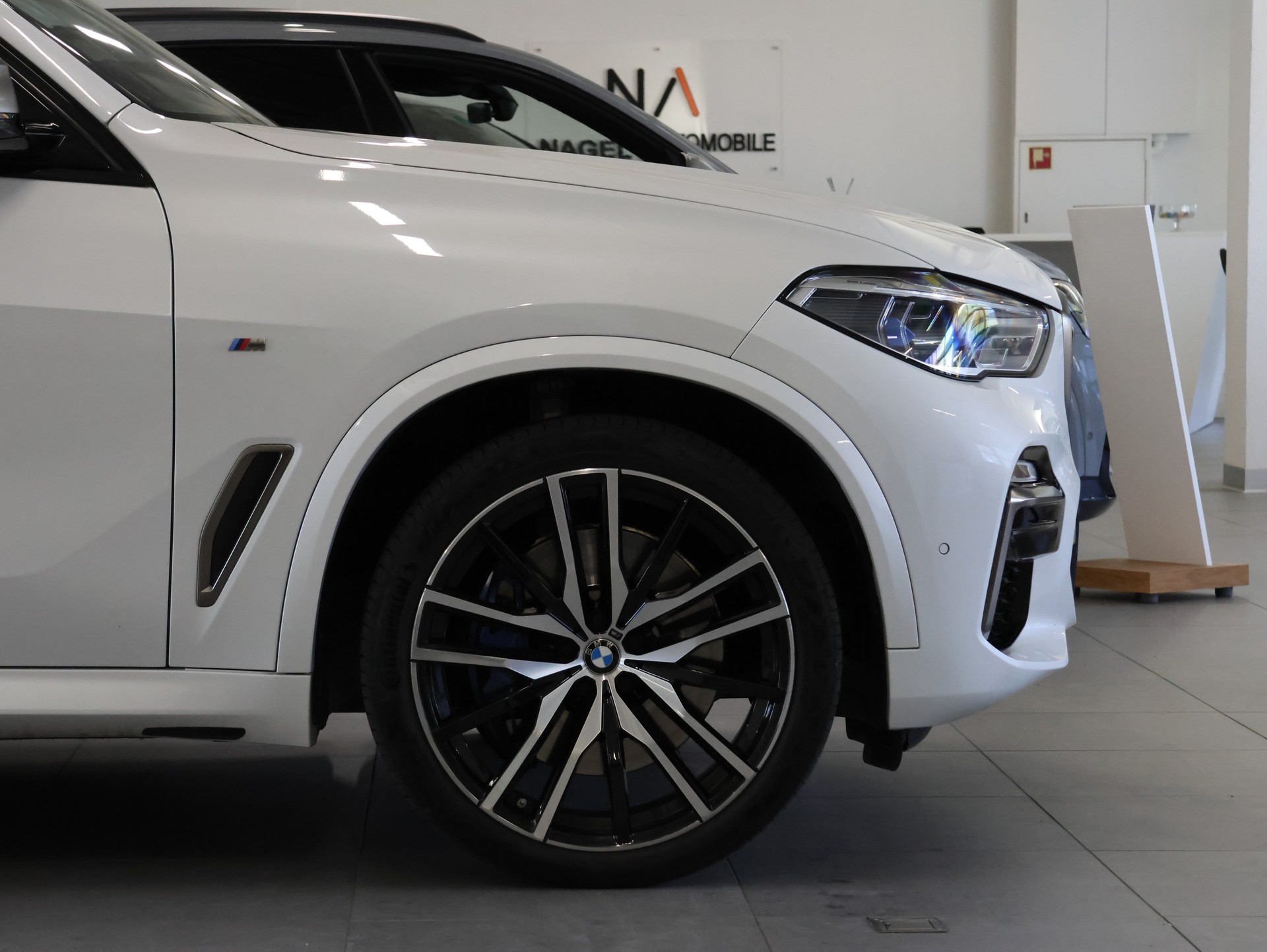 BMW X5 xDrive M50d Steptronic *STANDHEIZUNG*LASERLICHT*-image-11