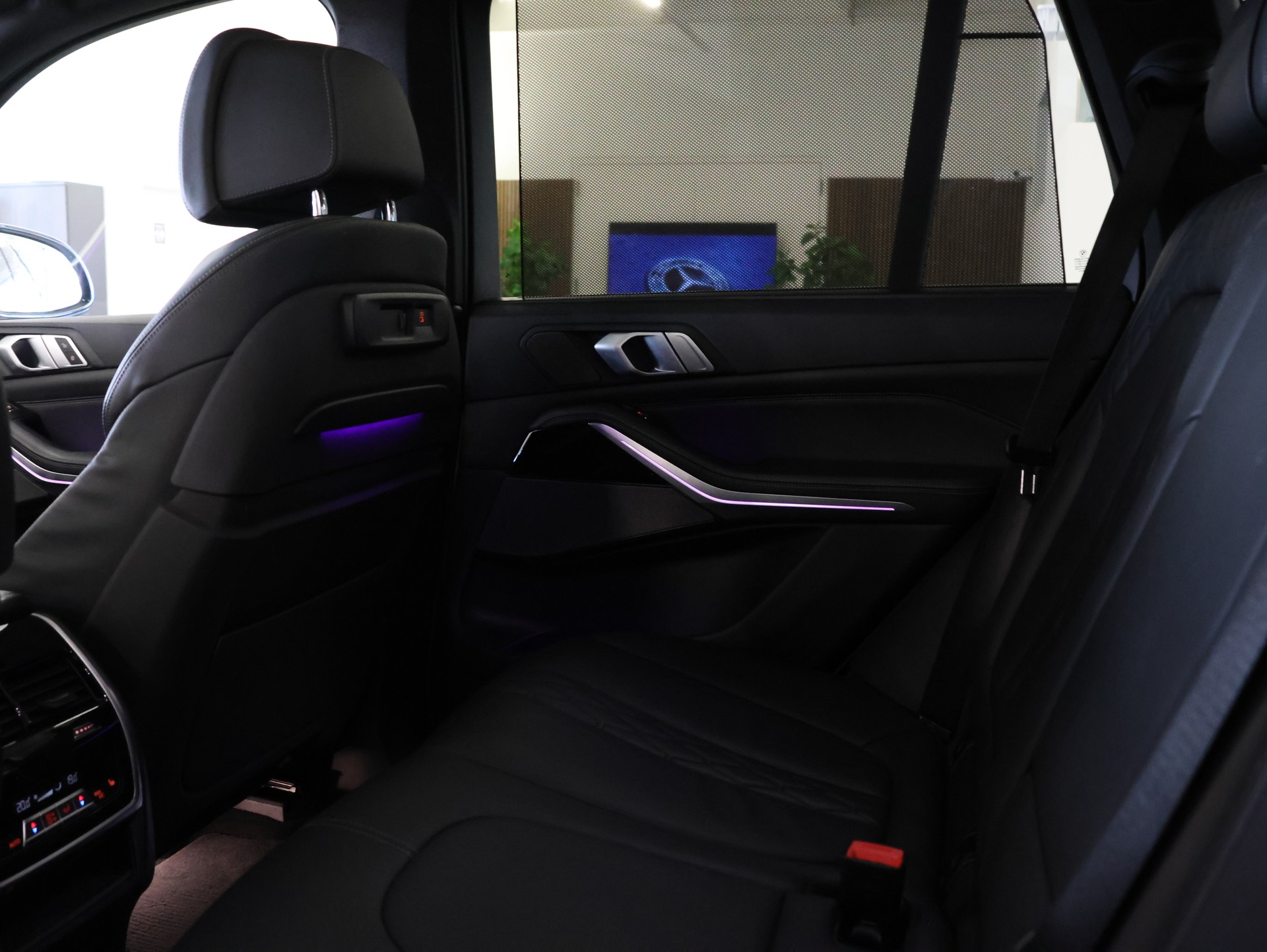 BMW X5 xDrive M50d Steptronic *STANDHEIZUNG*LASERLICHT*-image-35