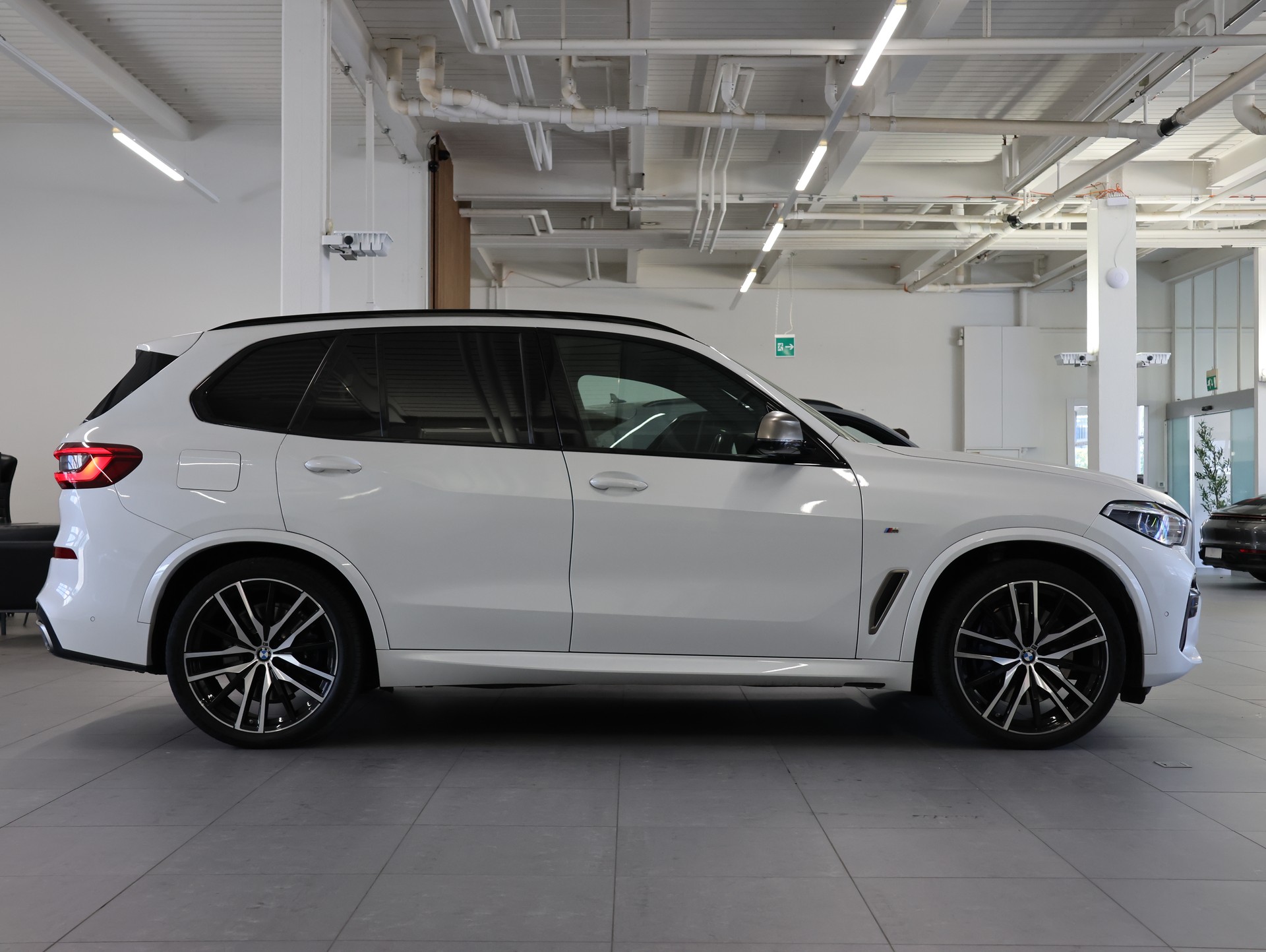 BMW X5 xDrive M50d Steptronic *STANDHEIZUNG*LASERLICHT*-image-10