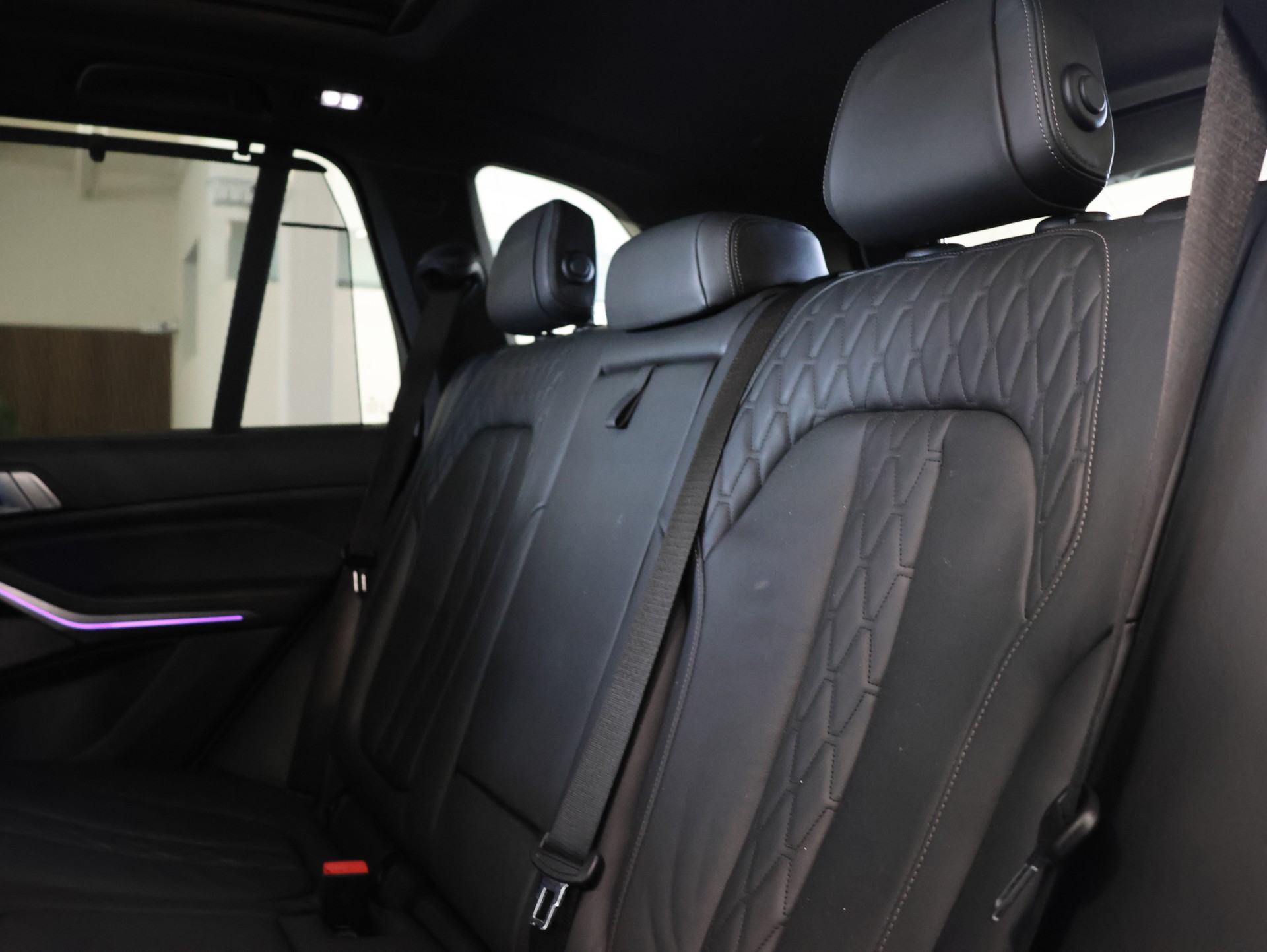 BMW X5 xDrive M50d Steptronic *STANDHEIZUNG*LASERLICHT*-image-34