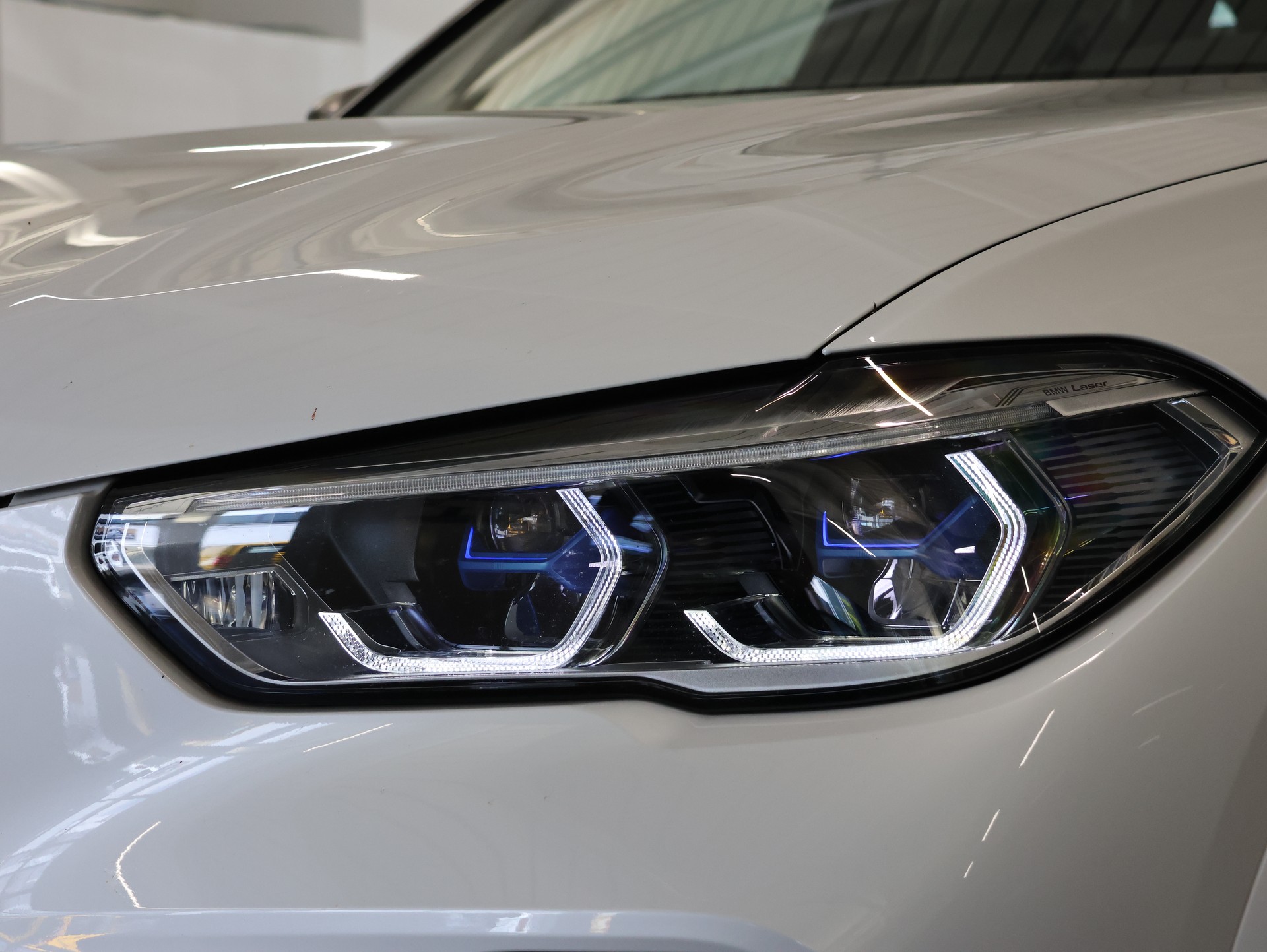 BMW X5 xDrive M50d Steptronic *STANDHEIZUNG*LASERLICHT*-image-4