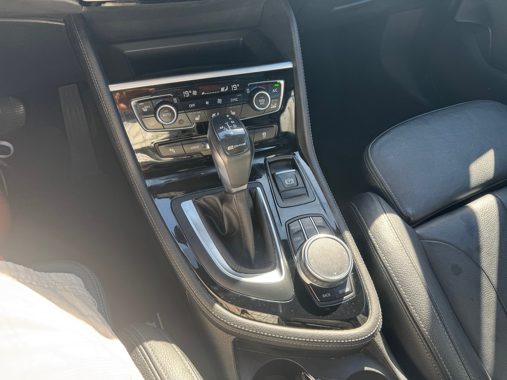 BMW 225xe iPerformance Active Tourer Steptronic Sport Line-image-22
