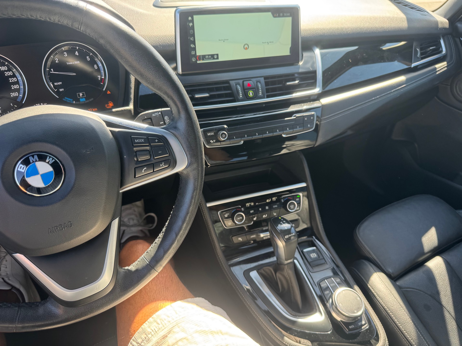 BMW 225xe iPerformance Active Tourer Steptronic Sport Line-image-23