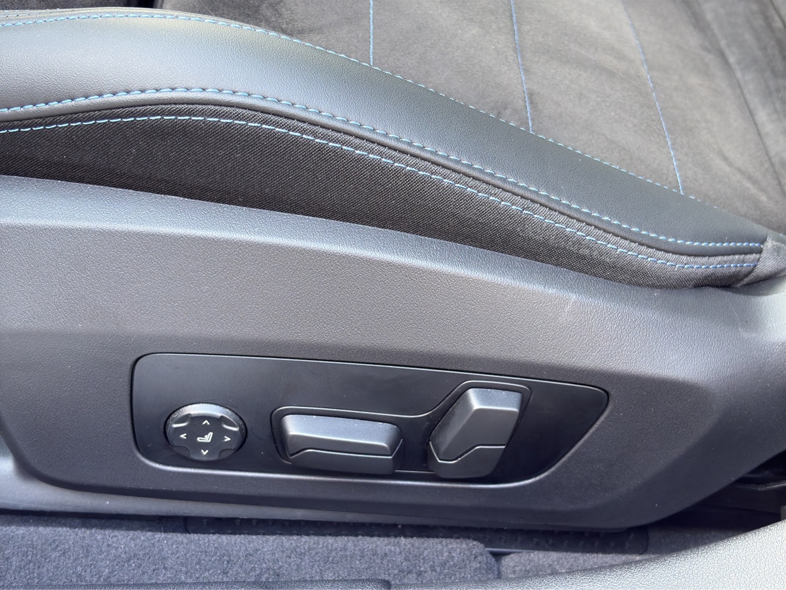 BMW M135i xDrive-image-15