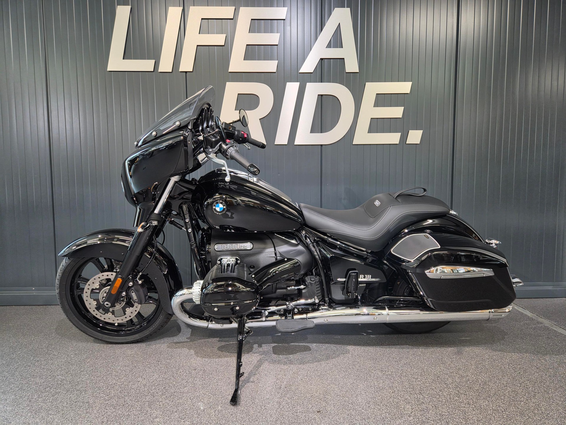 BMW R 18 B Bagger-showroom-element-2